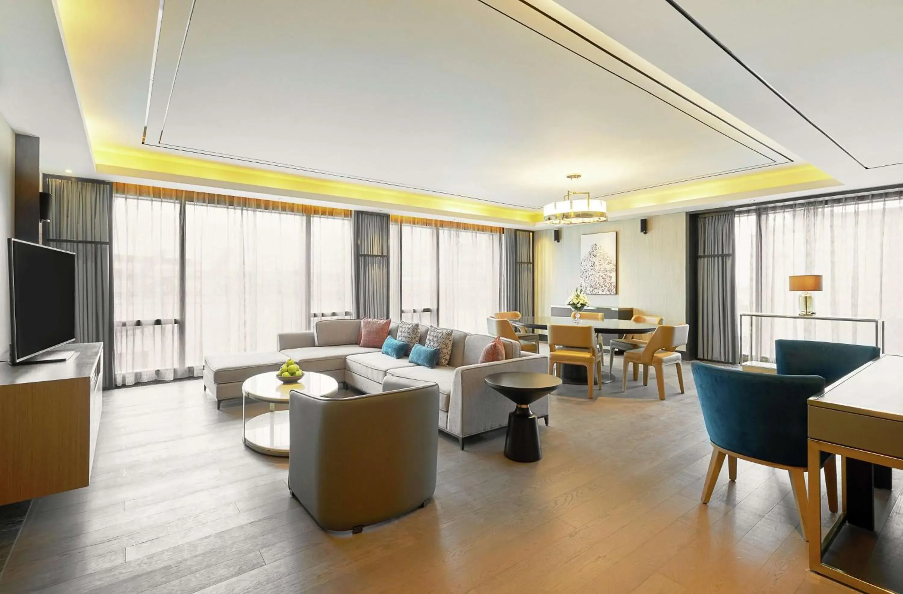 One-Bedroom Premium King Suite in Hilton Manila One-Bedroom Premium King Suite in Hilton Manila