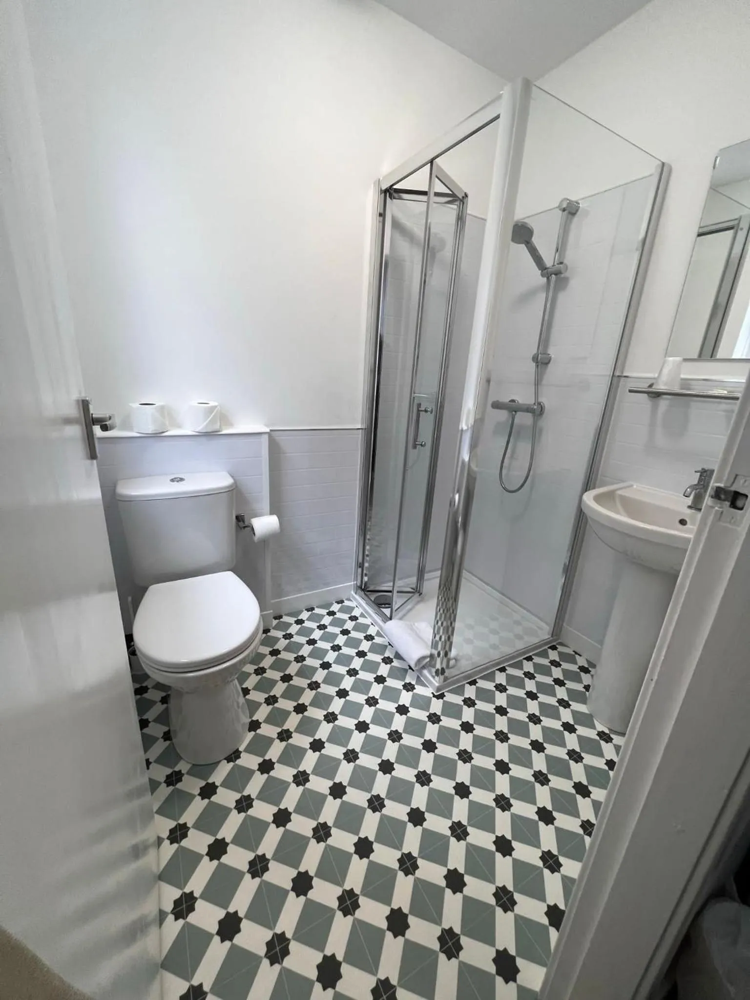 Bathroom in The Georgian Hollies Hotel