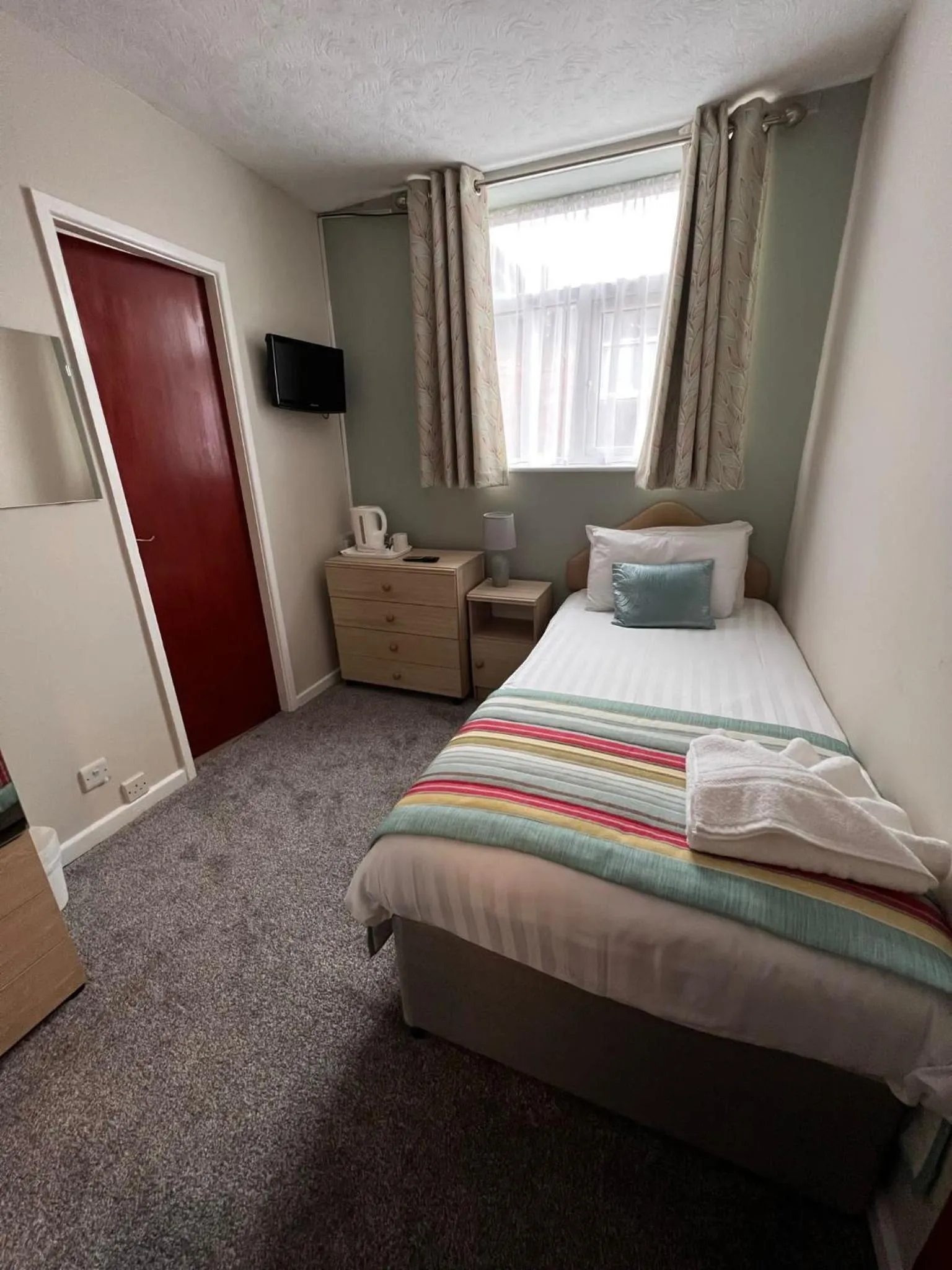 Photo of the whole room, Bed in The Georgian Hollies Hotel