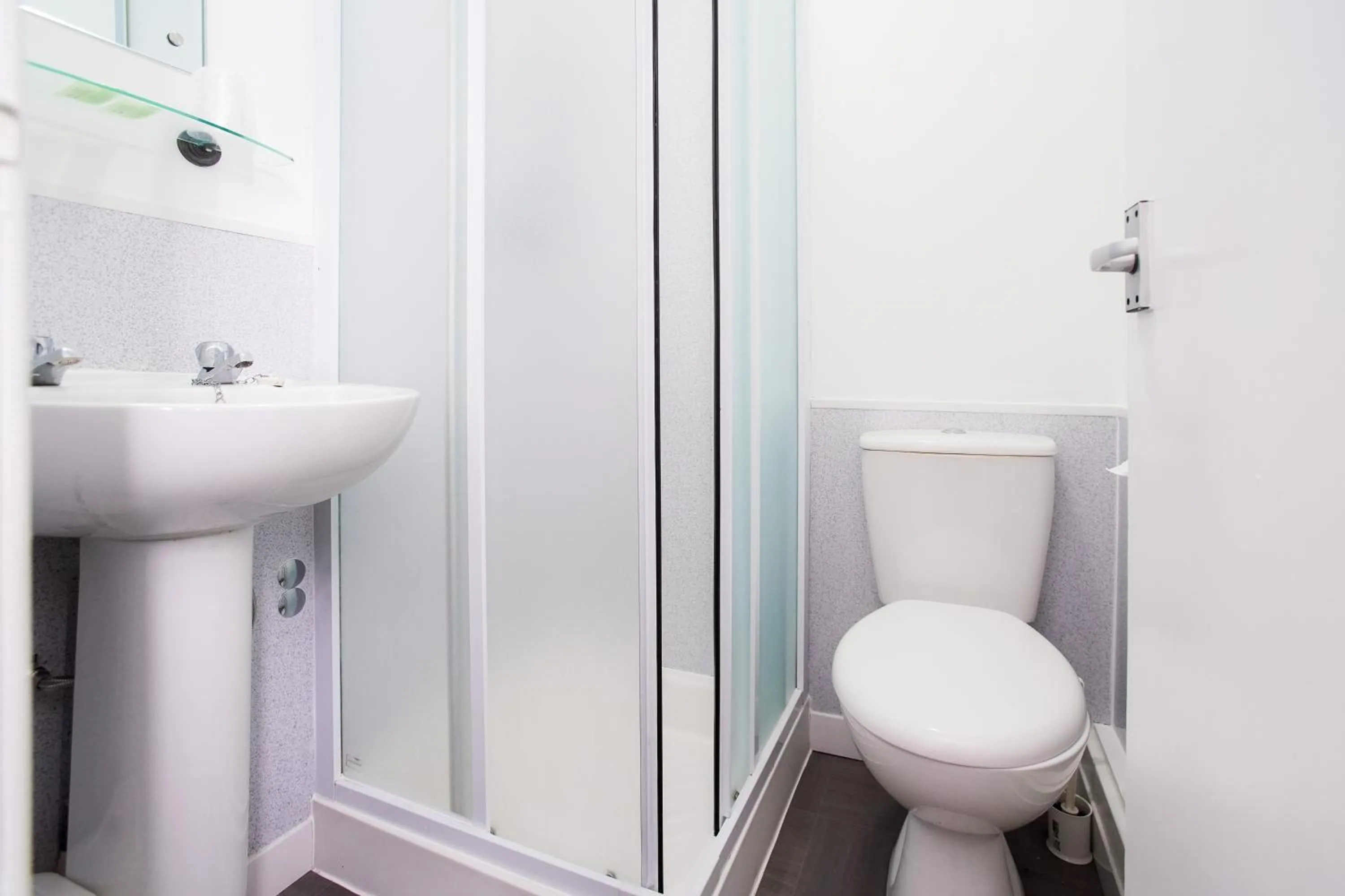 Bathroom in The Georgian Hollies Hotel