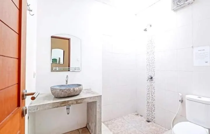 Shower in Castaway Hostel