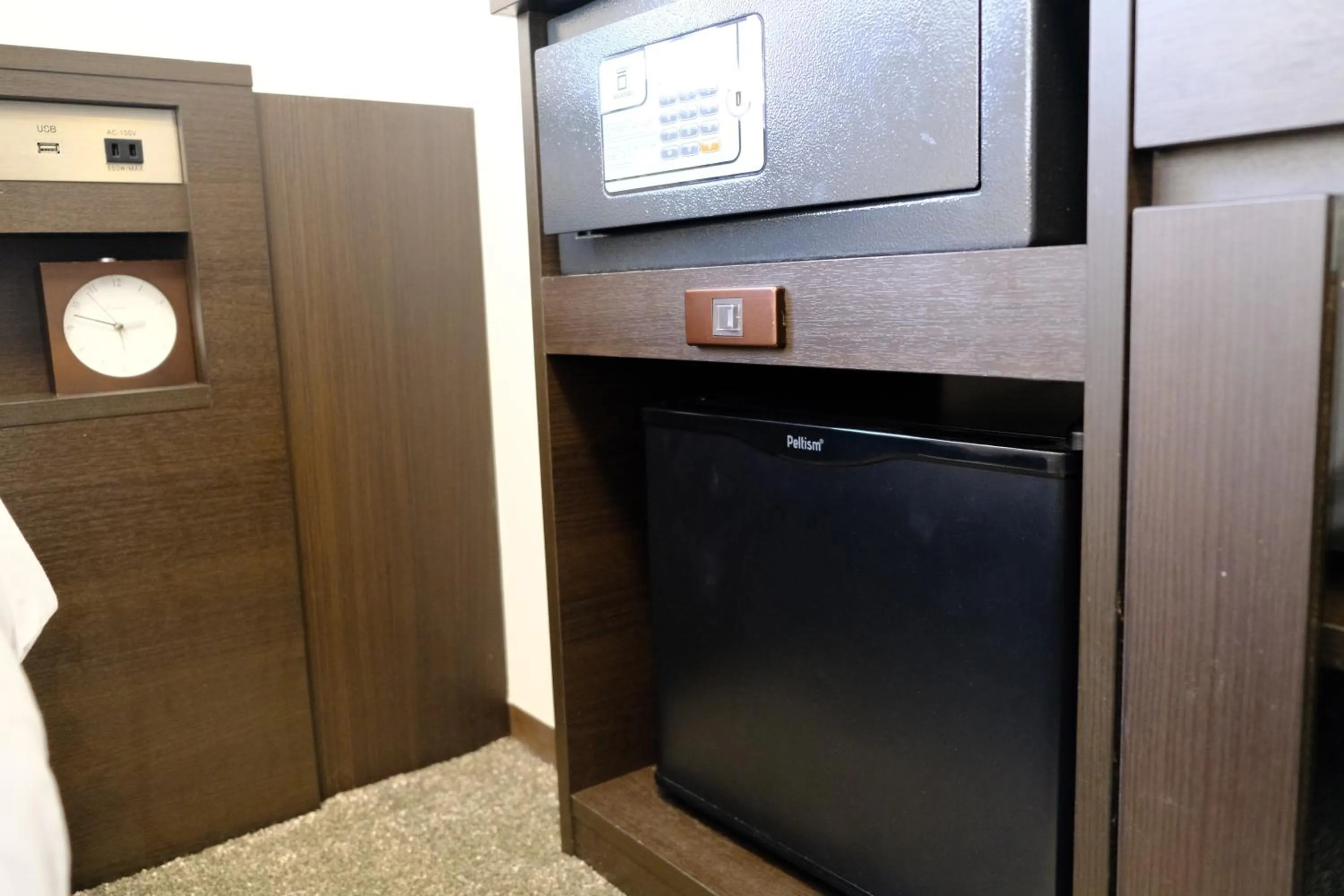 safe in Garner Hotel Osaka Honmachi Midosuji by IHG