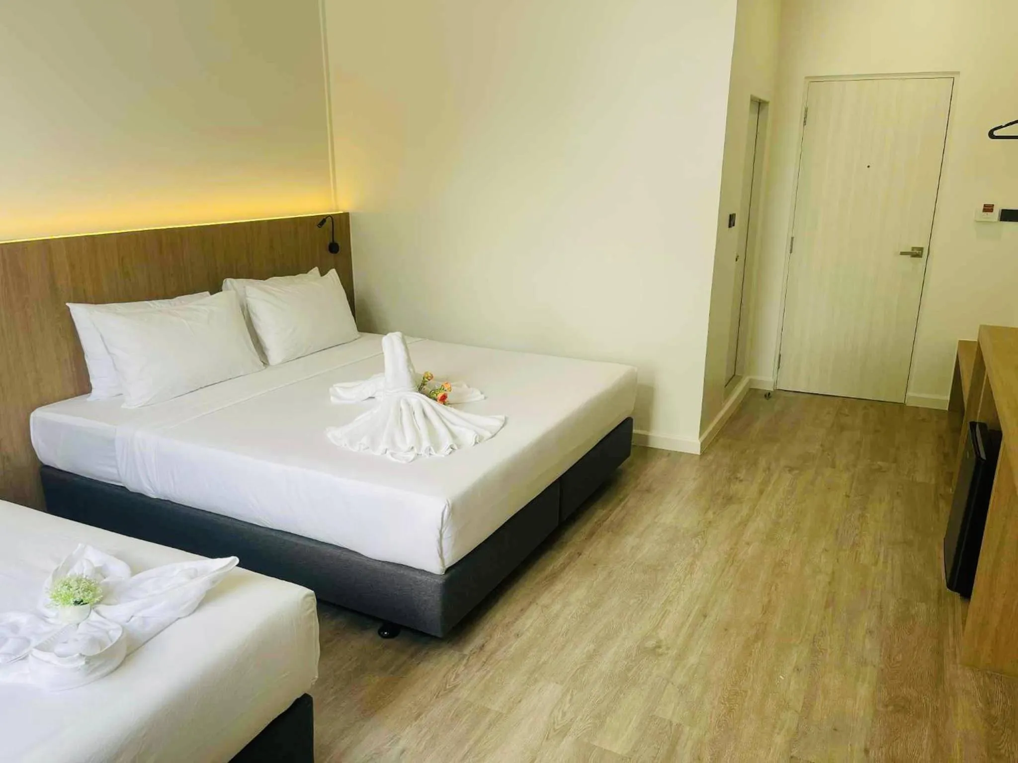 Bedroom, Bed in S2S Queen Trang Hotel