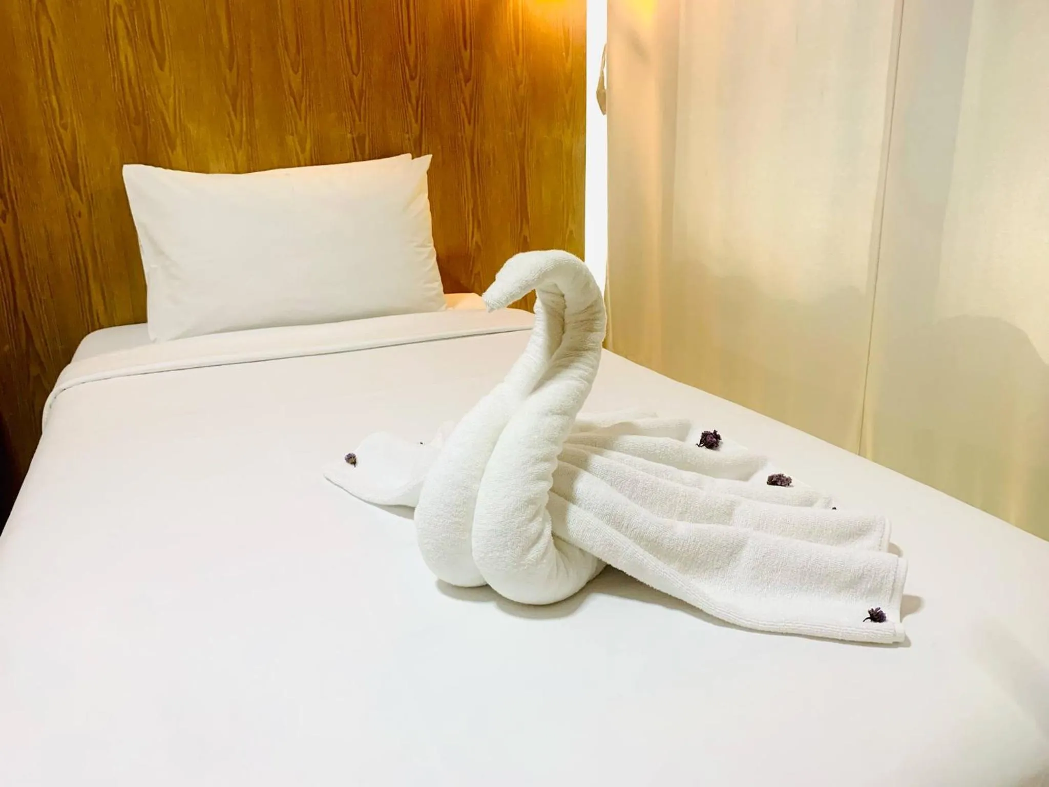 Bedroom, Bed in S2S Queen Trang Hotel