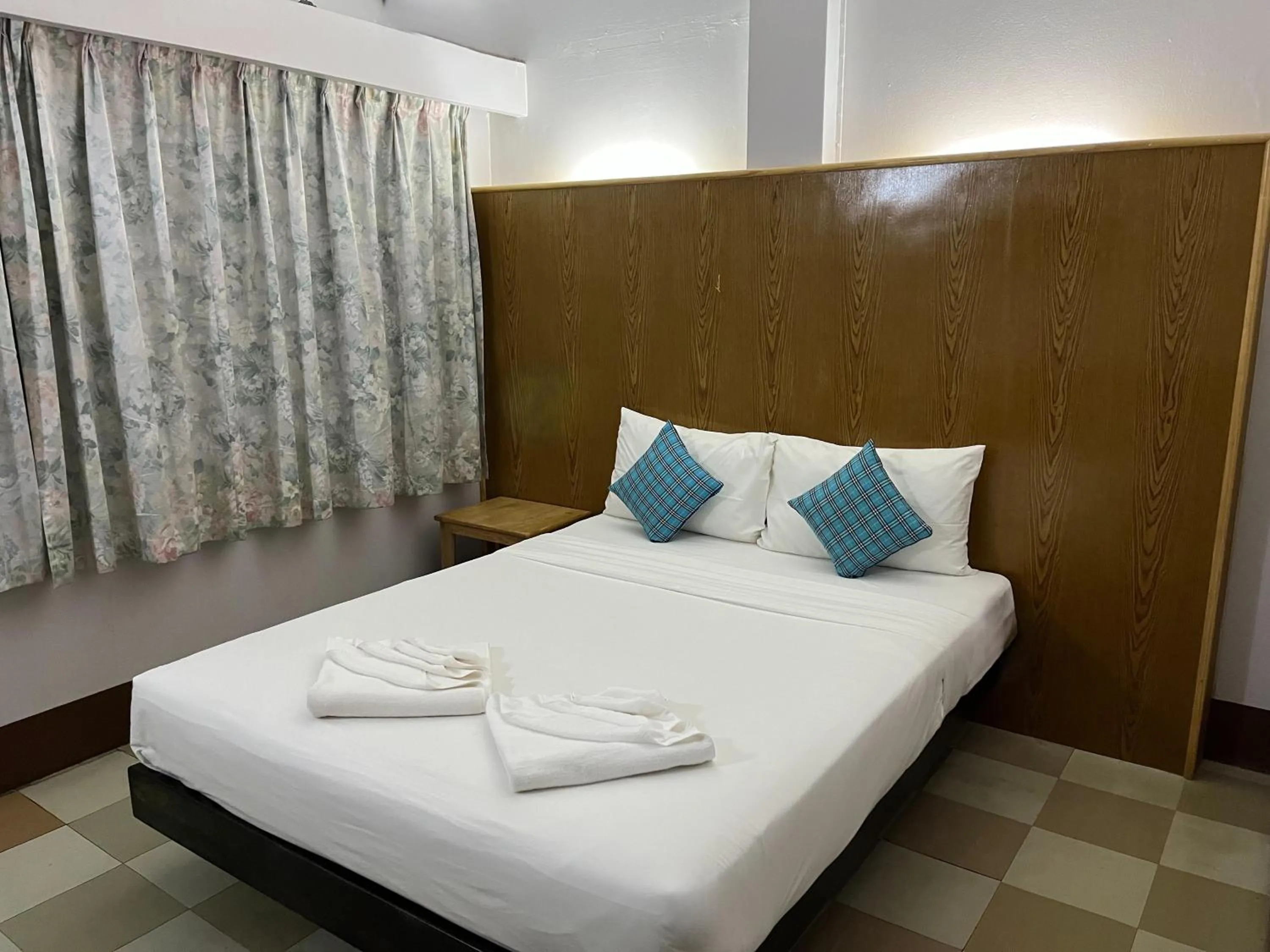 Bedroom, Bed in S2S Queen Trang Hotel