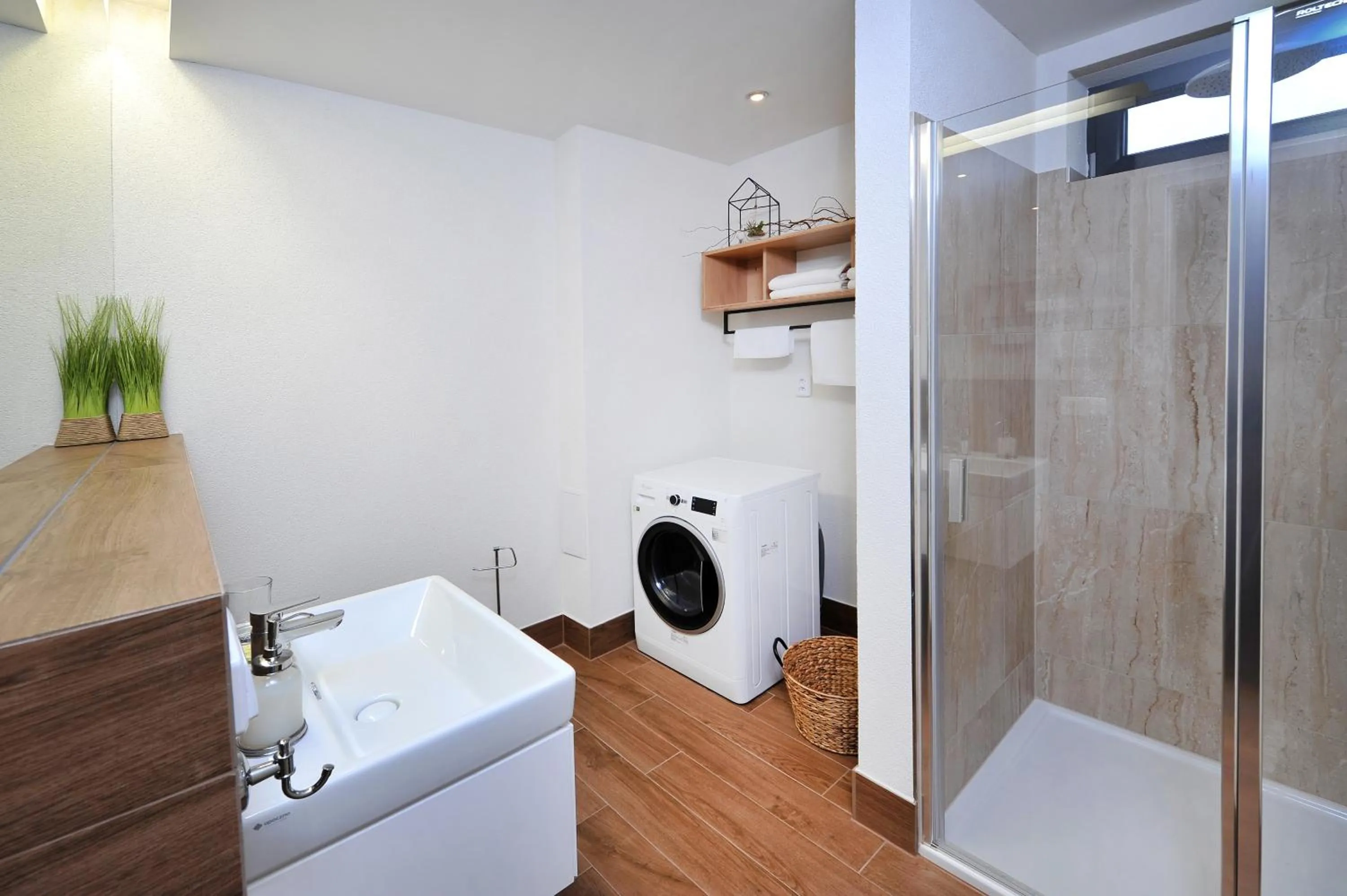 Shower in APLEND Vila Olívia