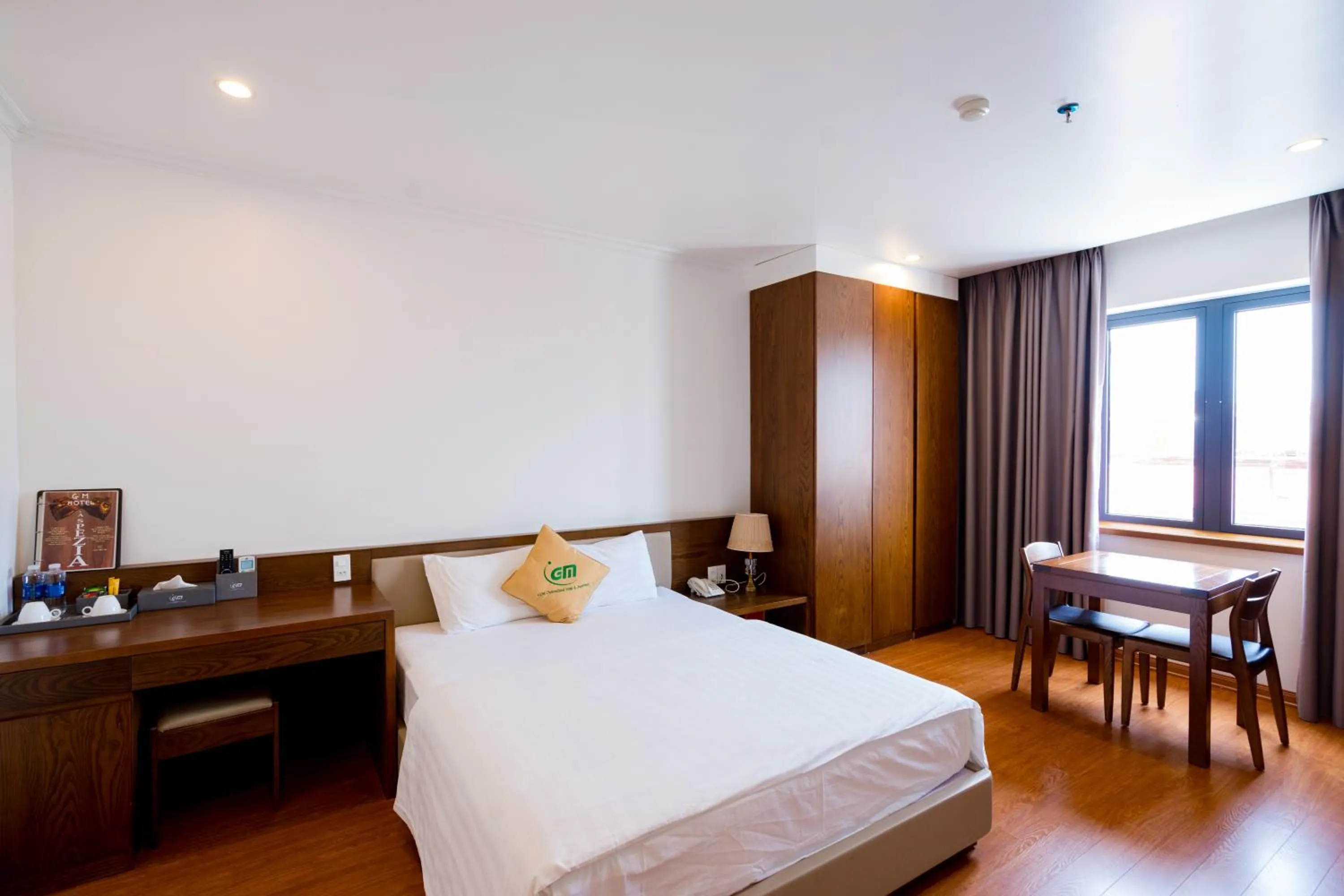 Living room, Bed in GM Hotel and Apartment