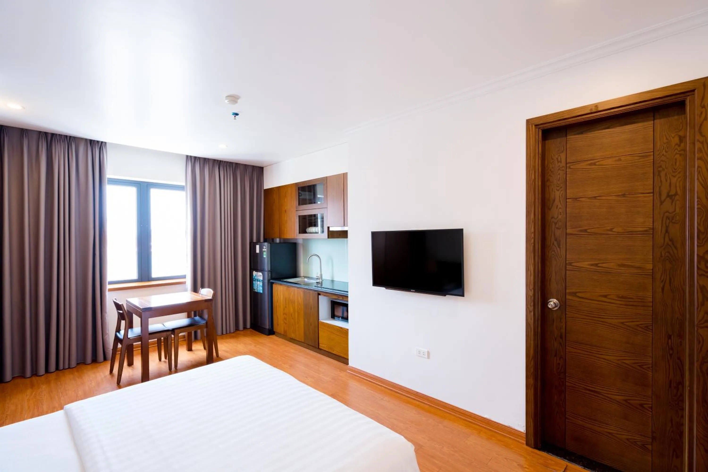 Living room, Bed in GM Hotel and Apartment