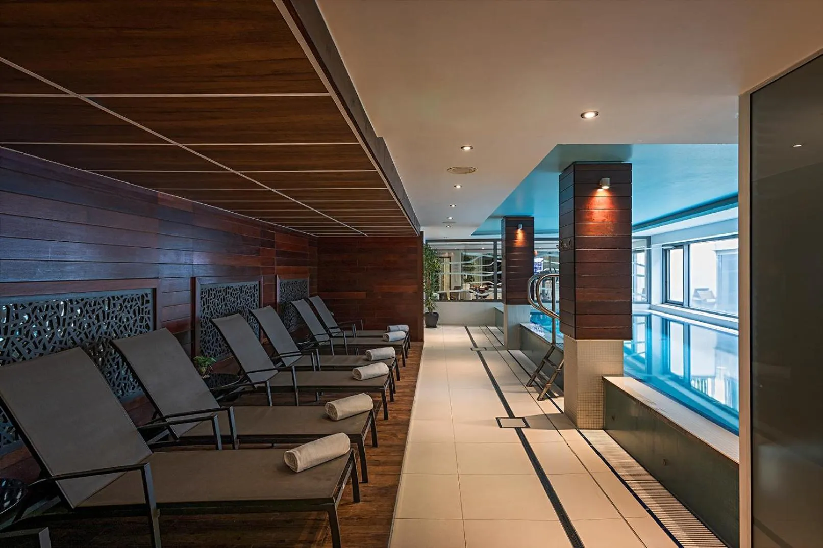 Swimming pool in Pestana Berlin Tiergarten