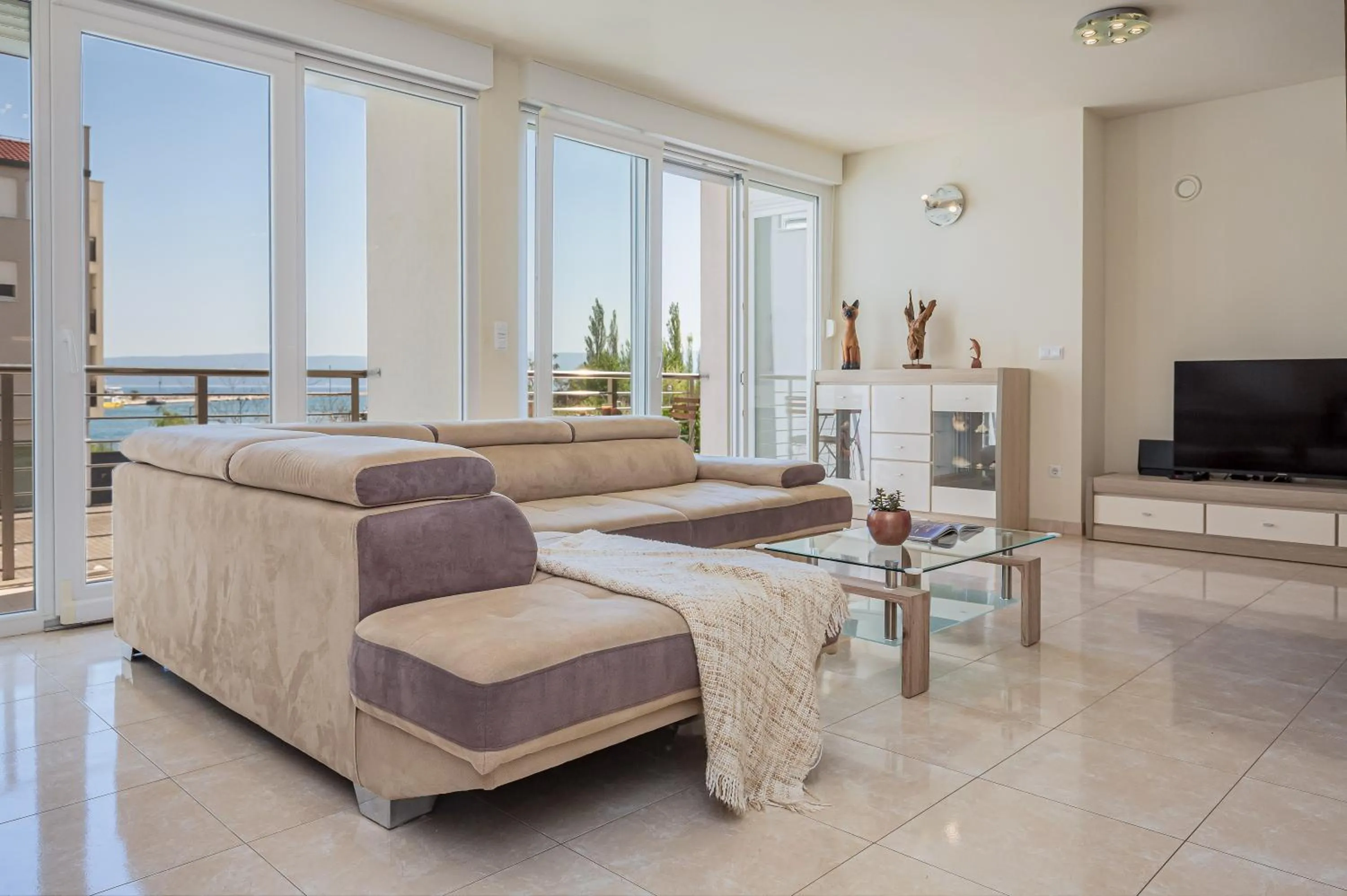 AP 6+2 in one of the most luxury building in Omis