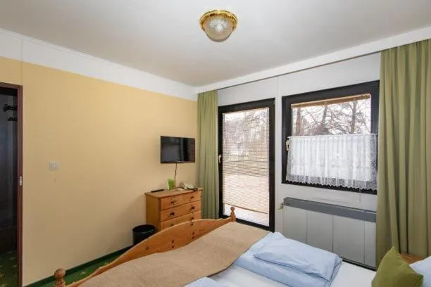 Photo of the whole room, Bed in Spreewaldhotel Garni Raddusch