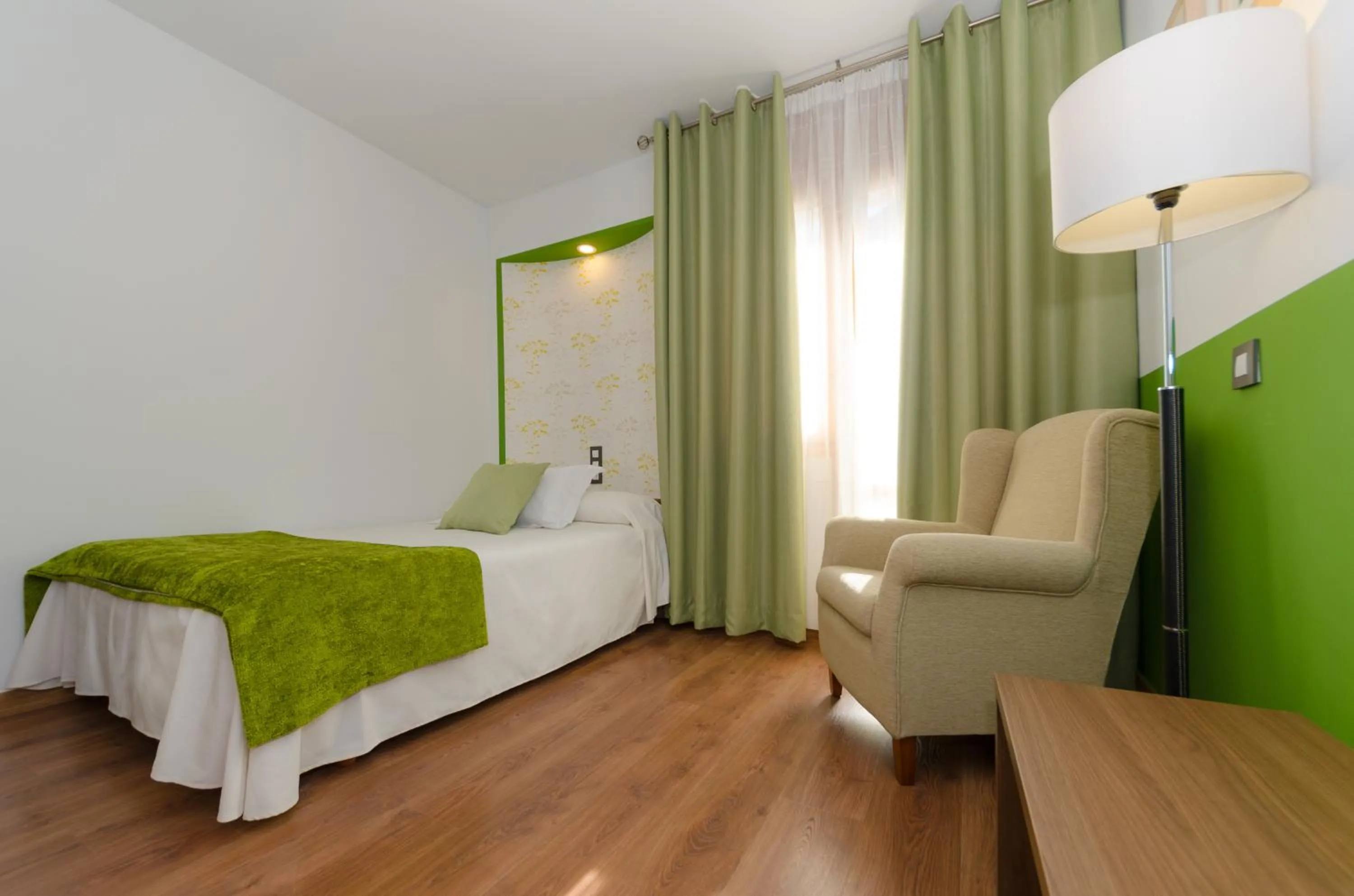 Single Room in Hotel Apolo