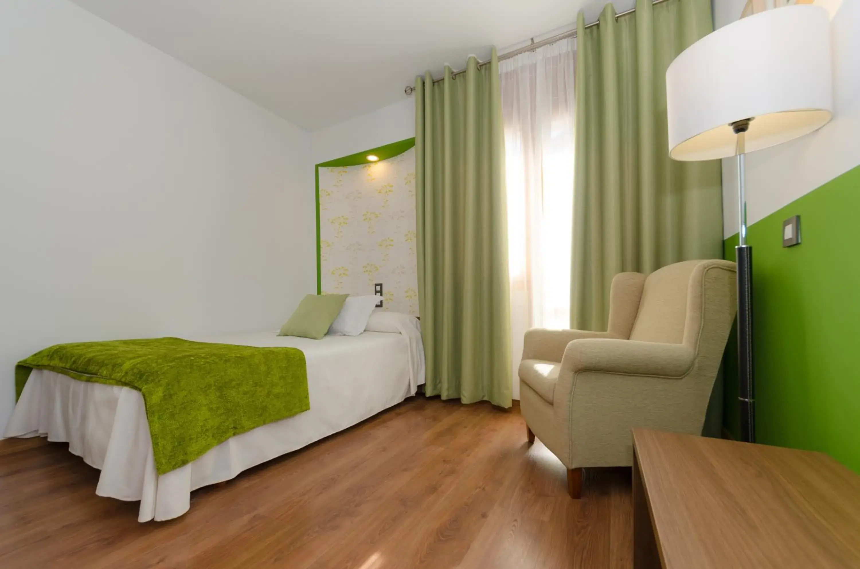 Single Room in Hotel Apolo Single Room in Hotel Apolo