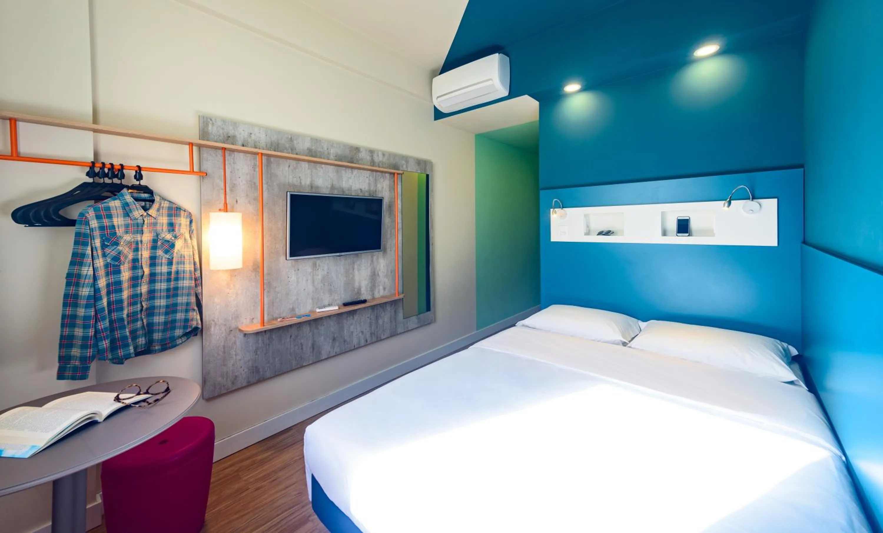 Communal lounge/ TV room, Bed in ibis budget Foz do Iguaçu