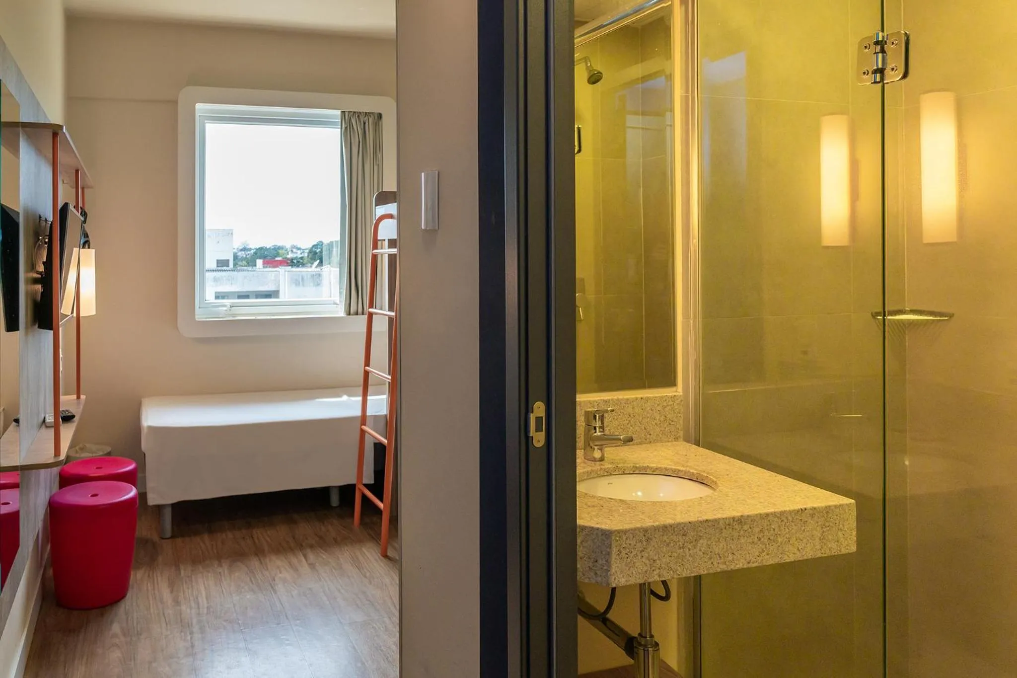 Shower in ibis budget Foz do Iguaçu