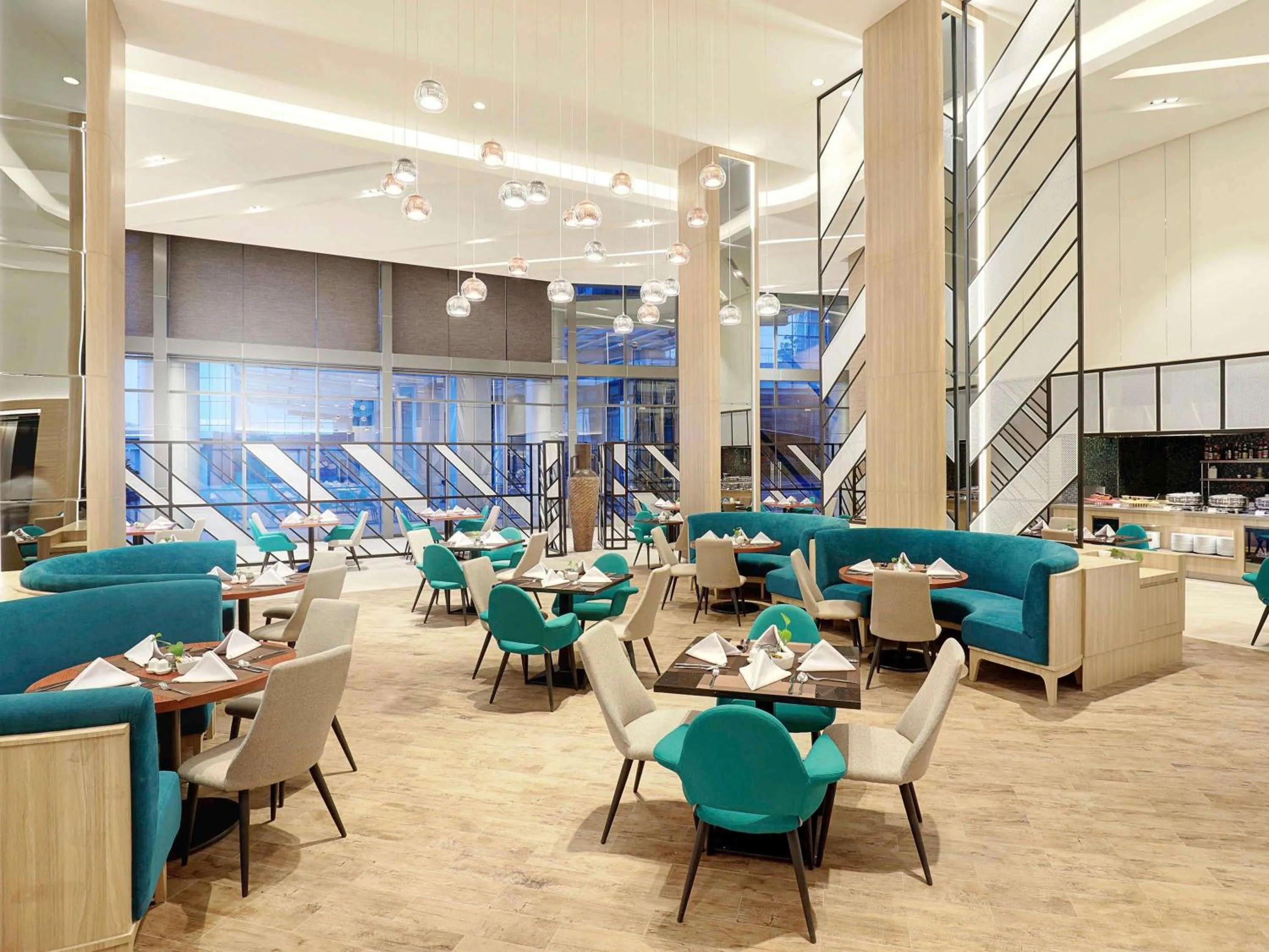 Restaurant/places to eat in Novotel Samator Surabaya Timur