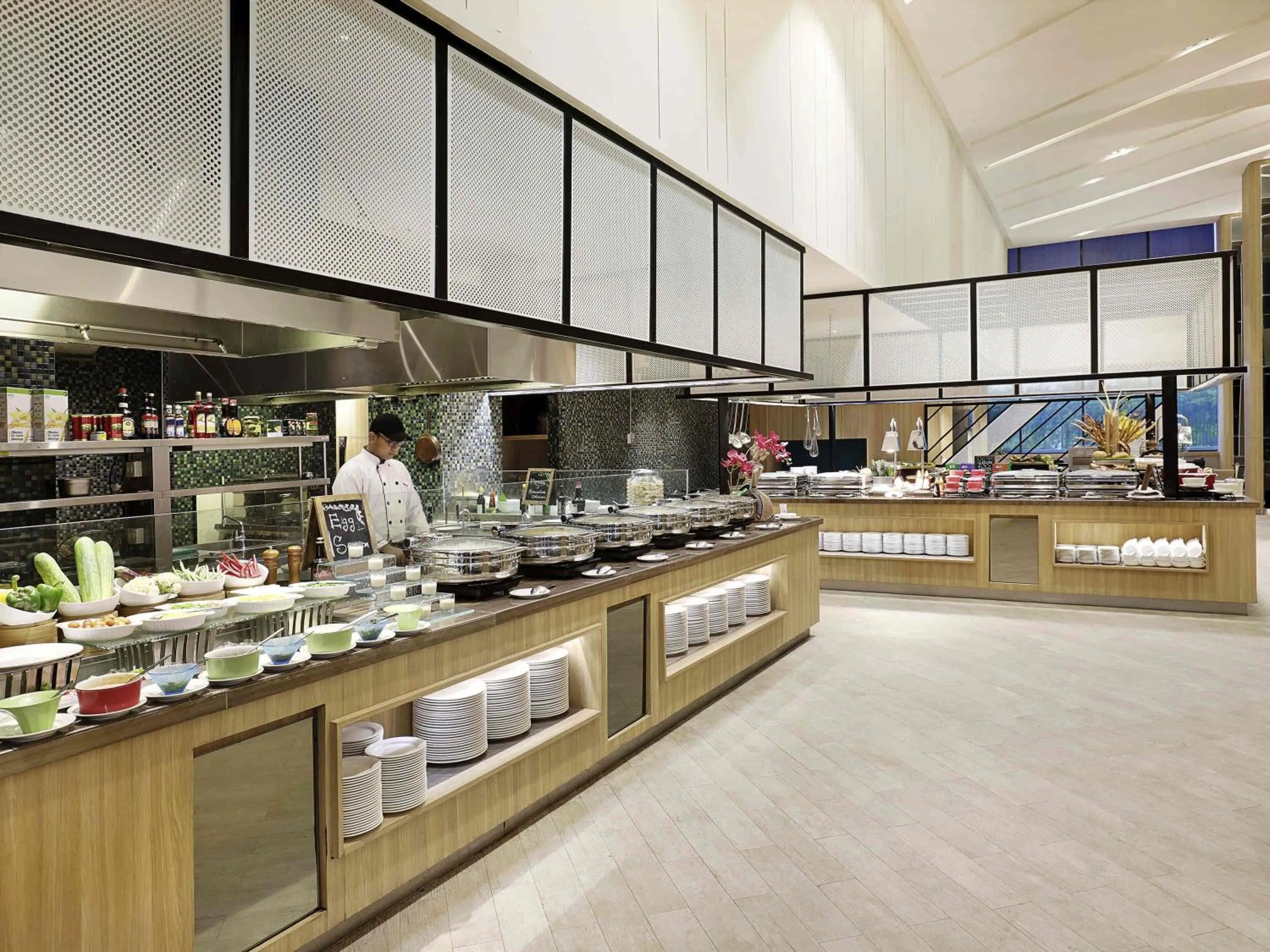 Restaurant/places to eat in Novotel Samator Surabaya Timur