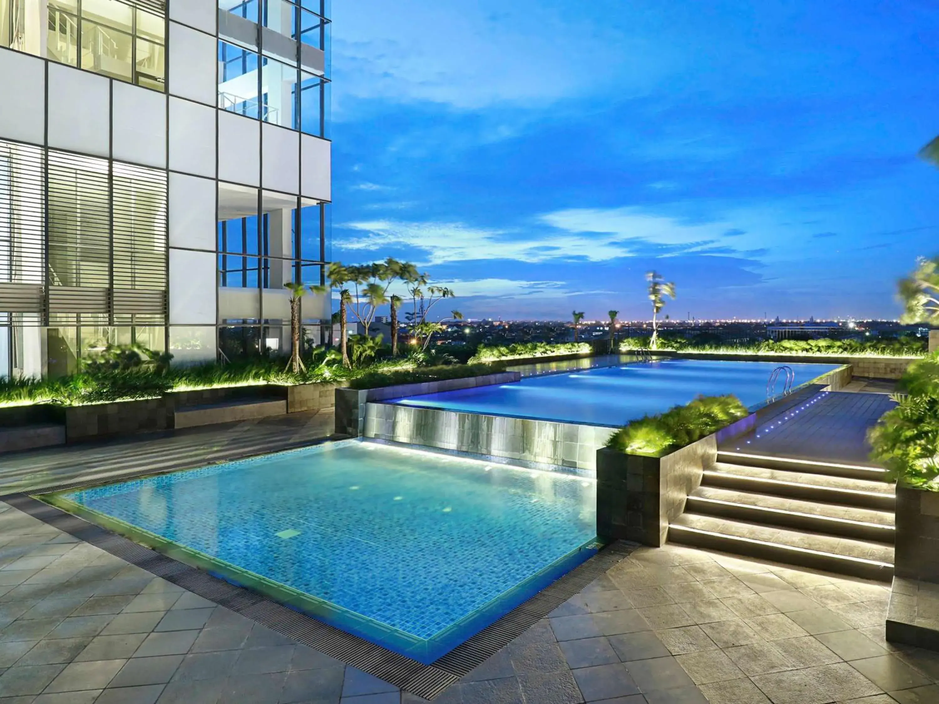 Pool view in Novotel Samator Surabaya Timur Pool view in Novotel Samator Surabaya Timur