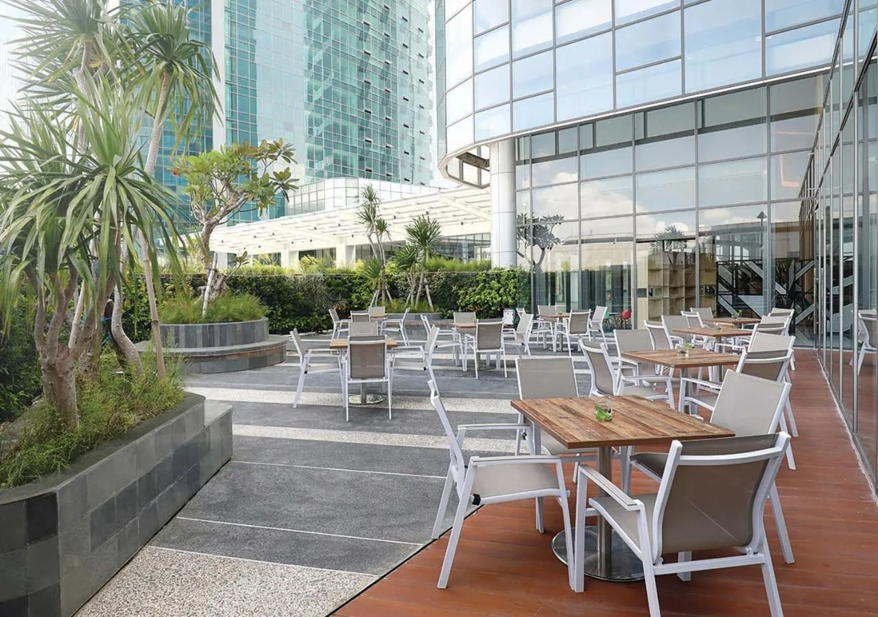 Restaurant/places to eat in Novotel Samator Surabaya Timur