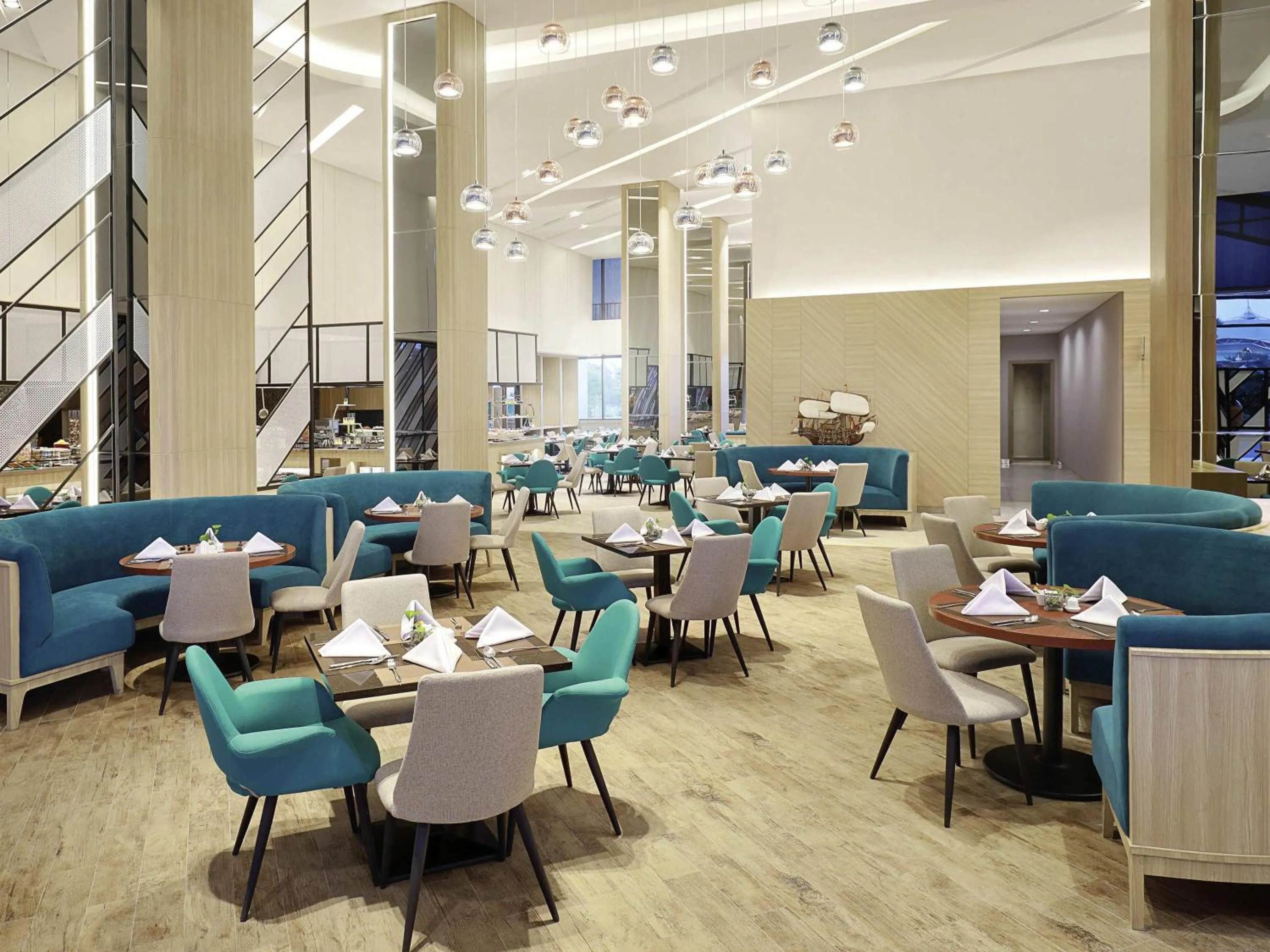 Restaurant/places to eat in Novotel Samator Surabaya Timur