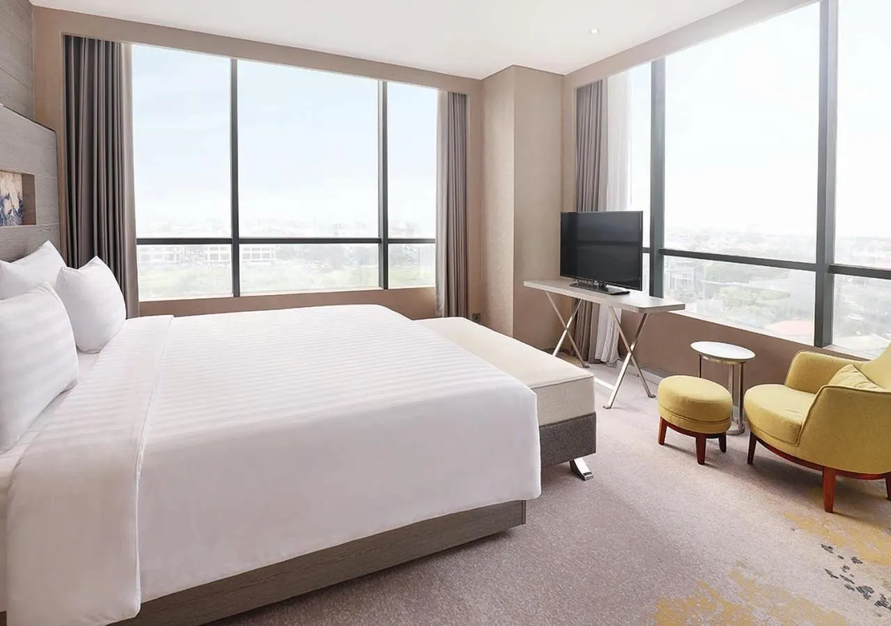 Photo of the whole room, Bed in Novotel Samator Surabaya Timur