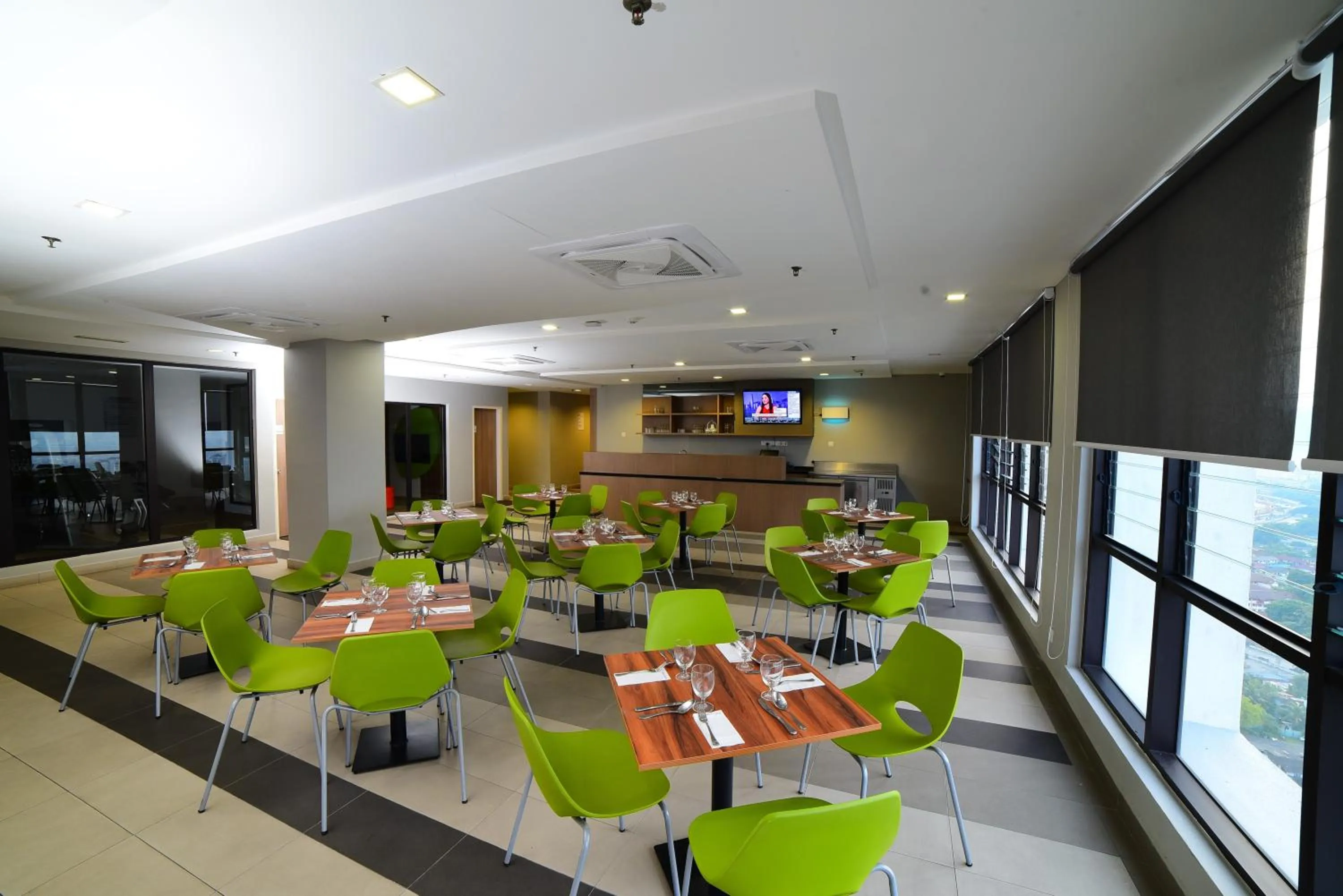 Restaurant/places to eat in Mercure Selangor Selayang