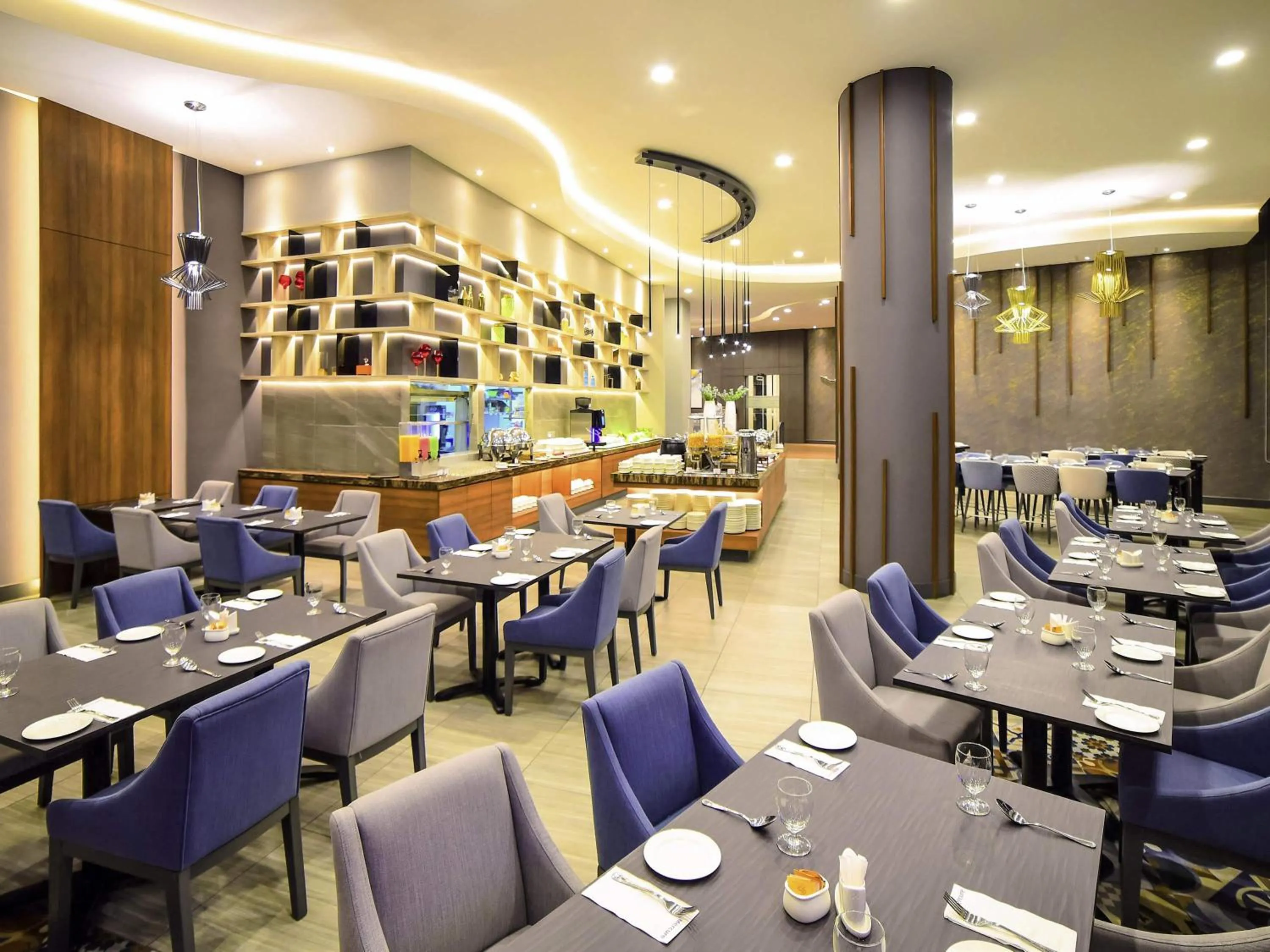 Restaurant/places to eat in Mercure Selangor Selayang