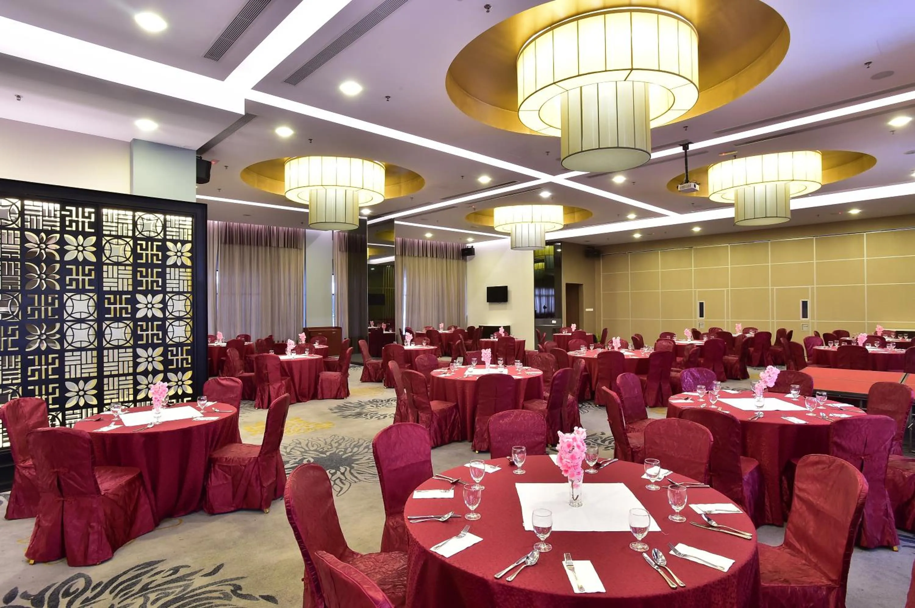 Restaurant/places to eat in Mercure Selangor Selayang