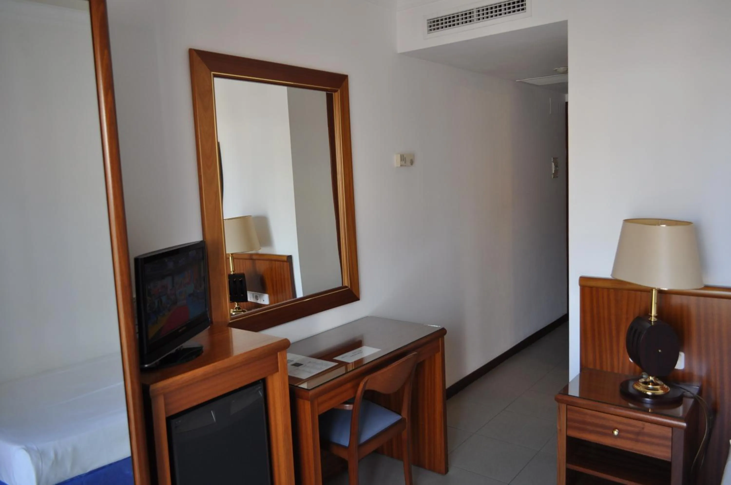 TV and multimedia, Bed in Hostal Vila del Mar