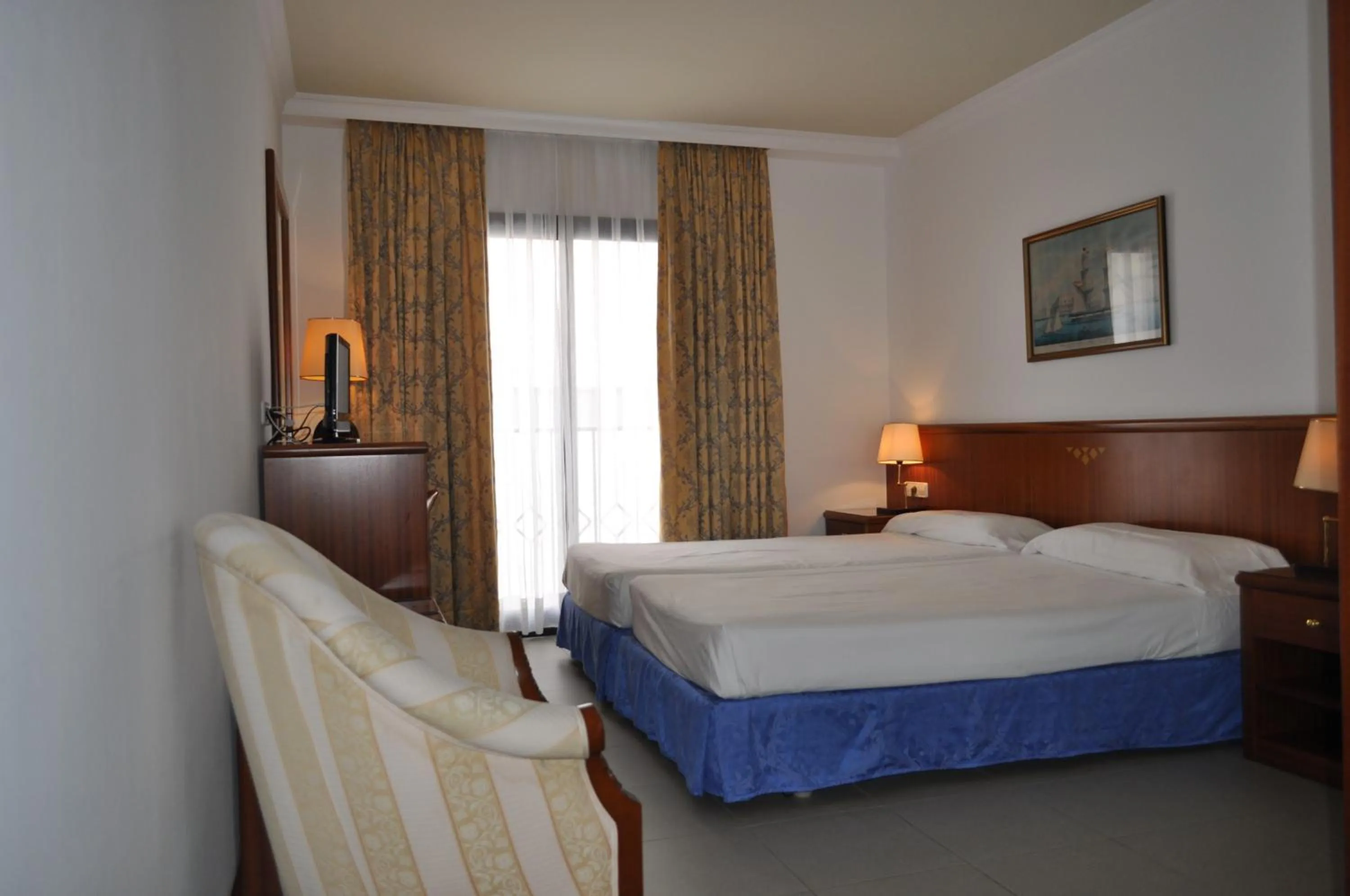 Photo of the whole room, Bed in Hostal Vila del Mar