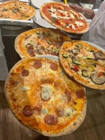 Restaurant/places to eat in Athos Hotel