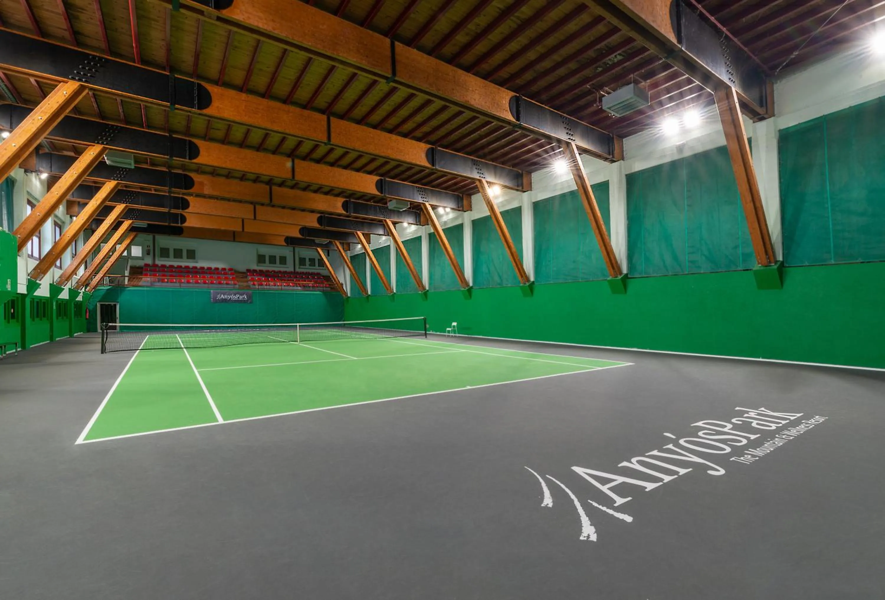 Tennis court in Aparthotel AnyosPark Mountain & Wellness Resort