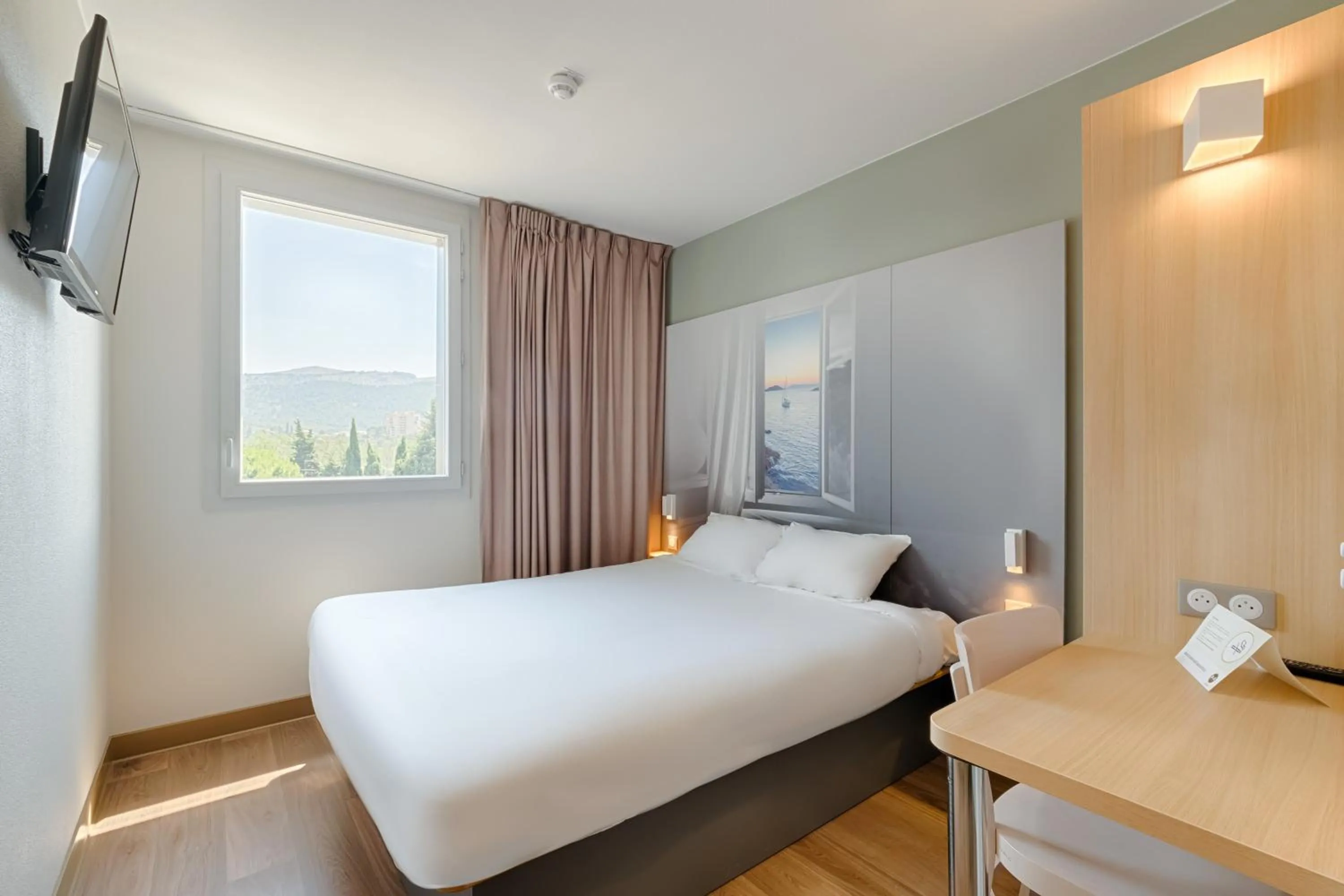 Bedroom, Bed in B&B HOTEL Marseille La Valentine St Menet