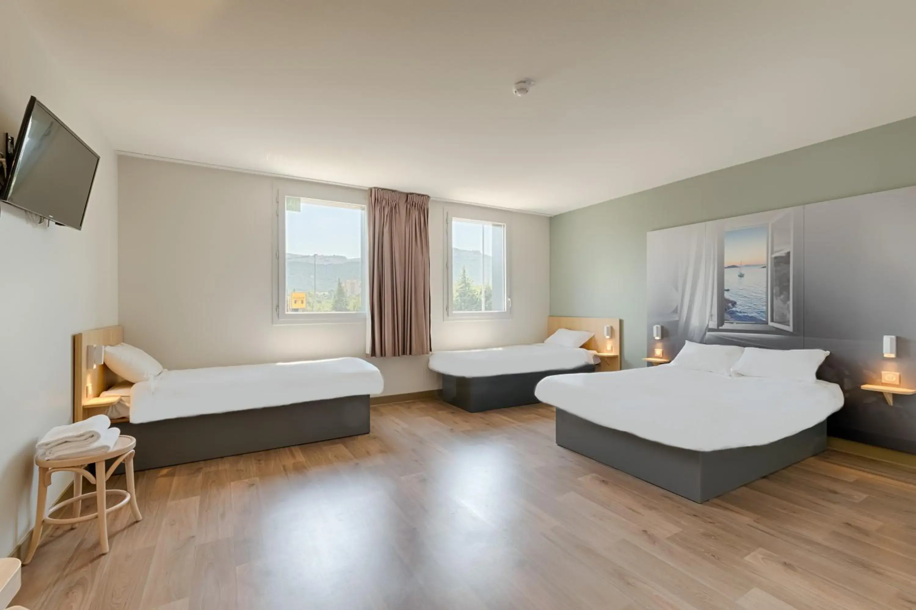 Quadruple Room - Disability Access in B&B HOTEL Marseille La Valentine St Menet Quadruple Room - Disability Access in B&B HOTEL Marseille La Valentine St Menet