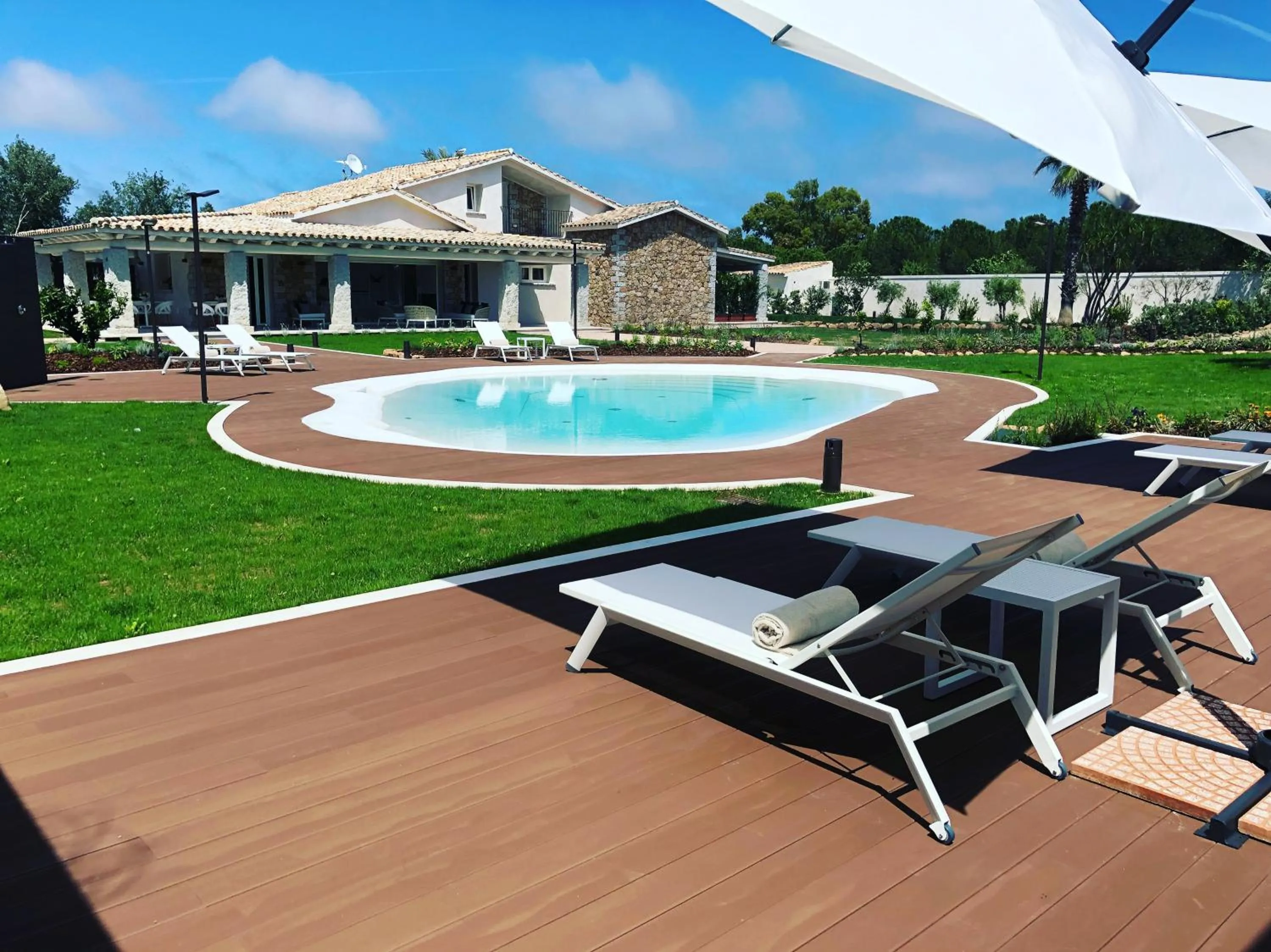 Property building in Destino di Nora