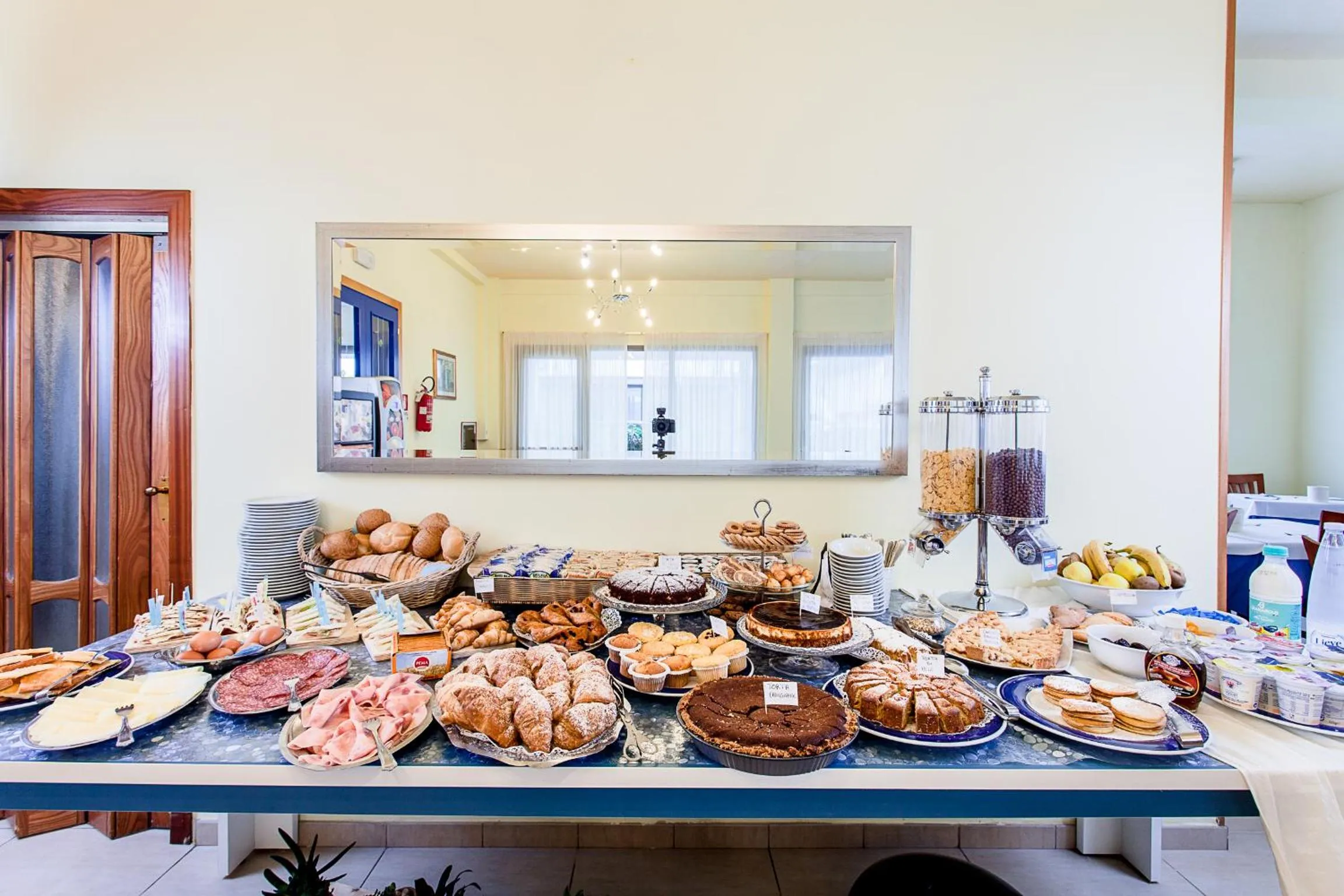 Buffet breakfast in Hotel Eugenio