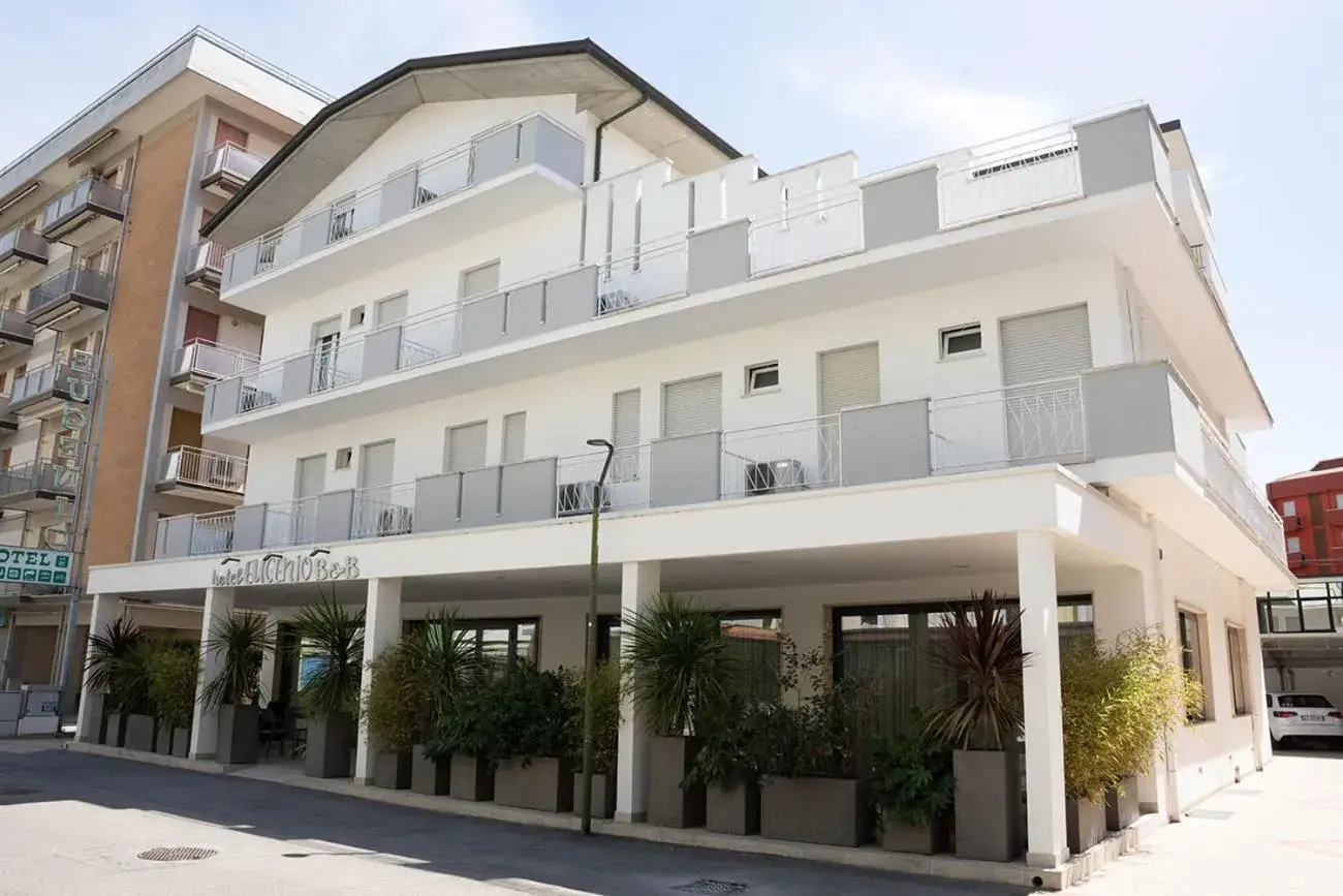 Property Building in Hotel Eugenio