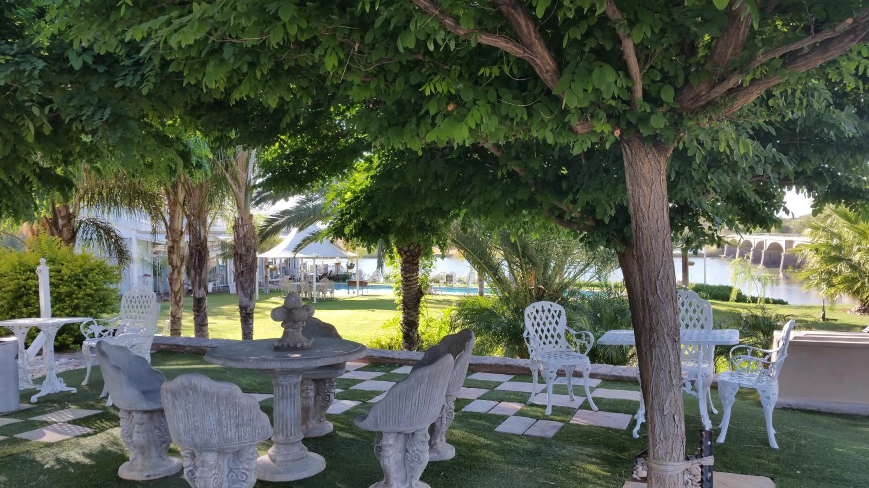 Garden in Belurana River Manor