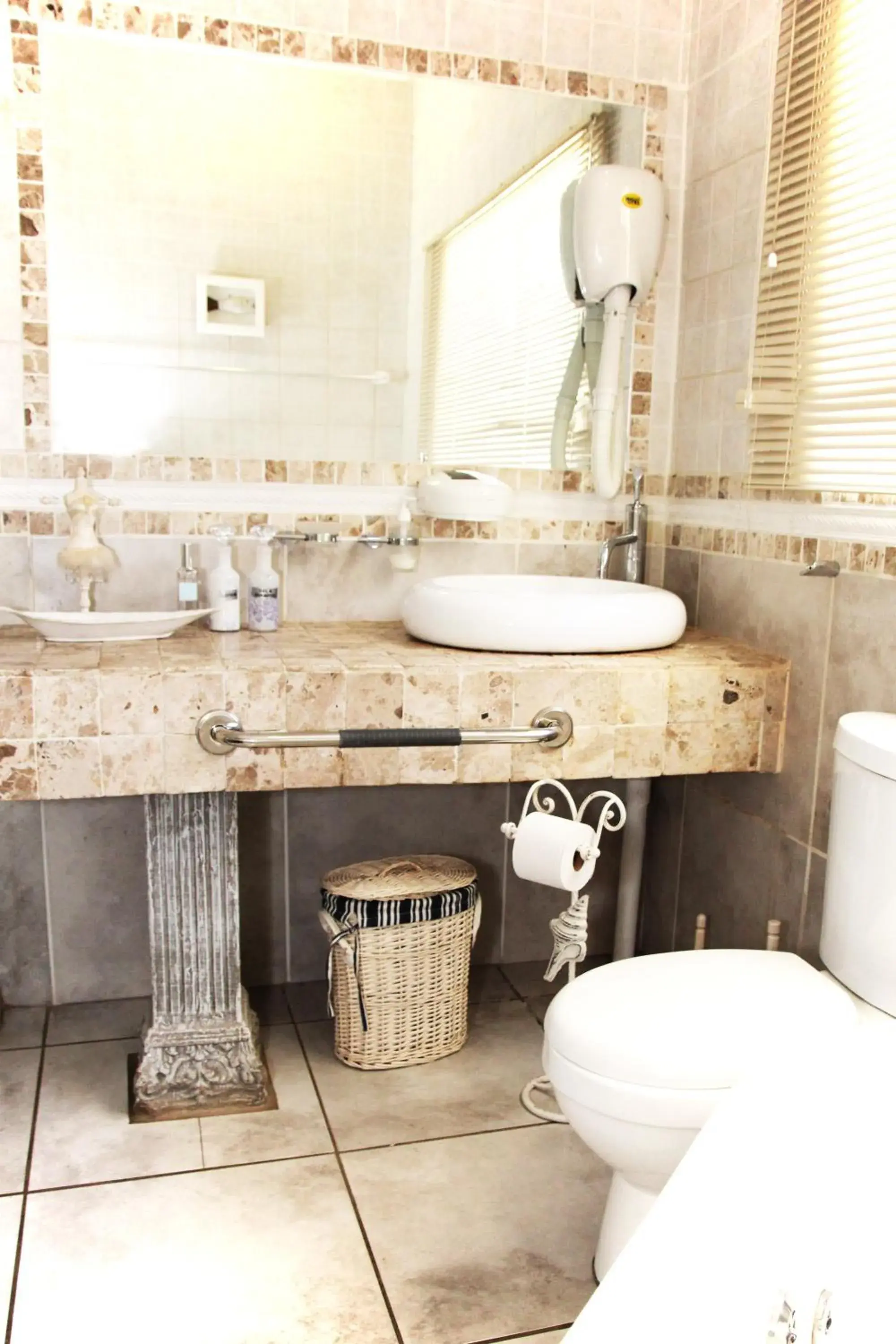 Deluxe Double or Twin Room with River View - single occupancy in Belurana River Manor Deluxe Double or Twin Room with River View - single occupancy in Belurana River Manor