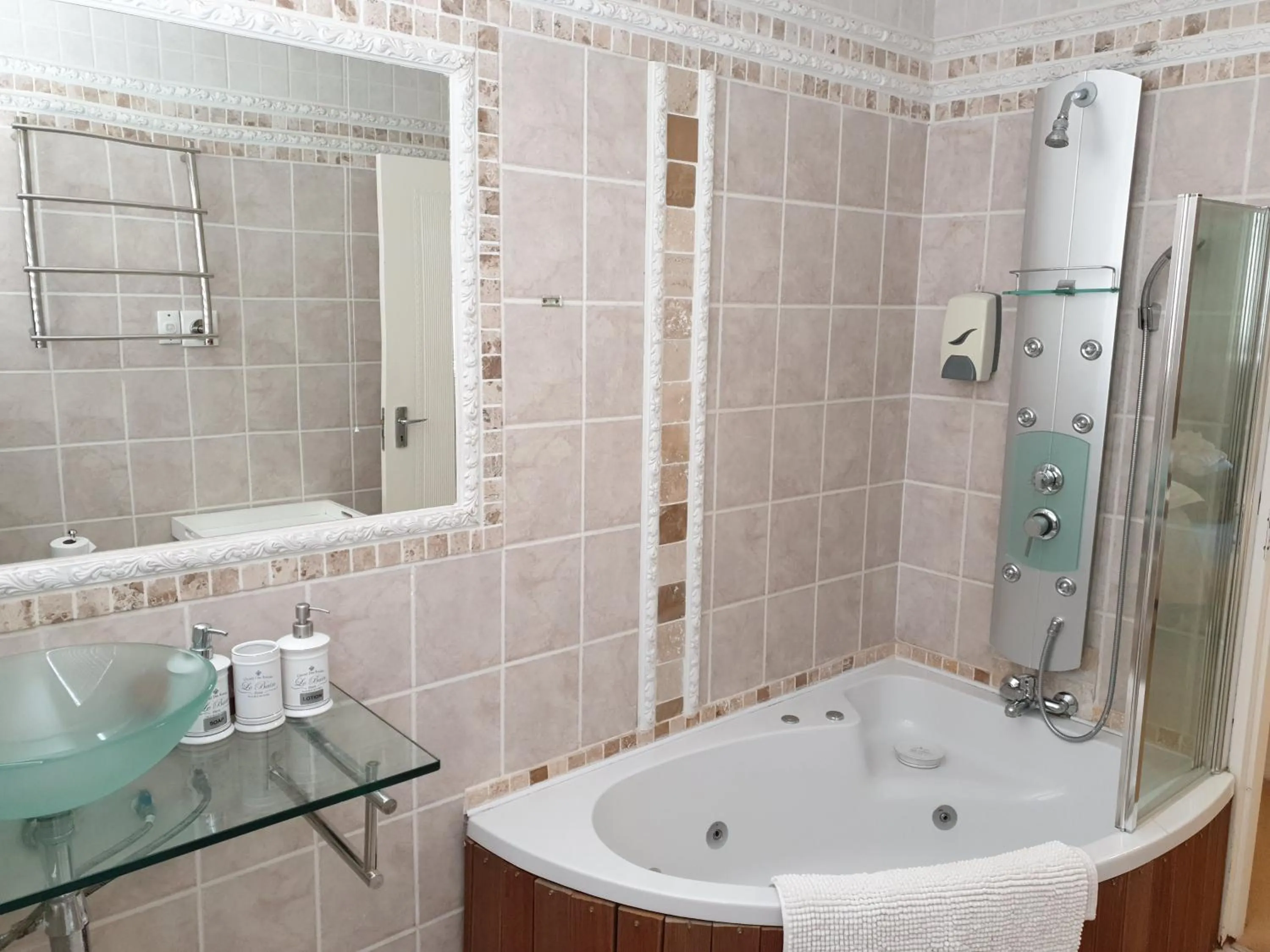 Bathroom in Belurana River Manor