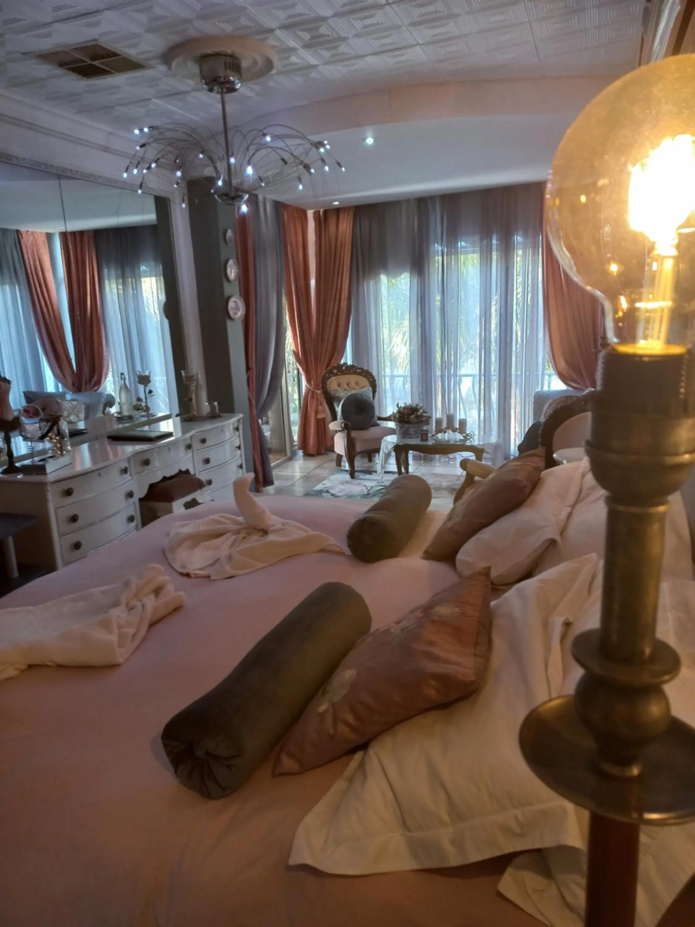 Bed in Belurana River Manor