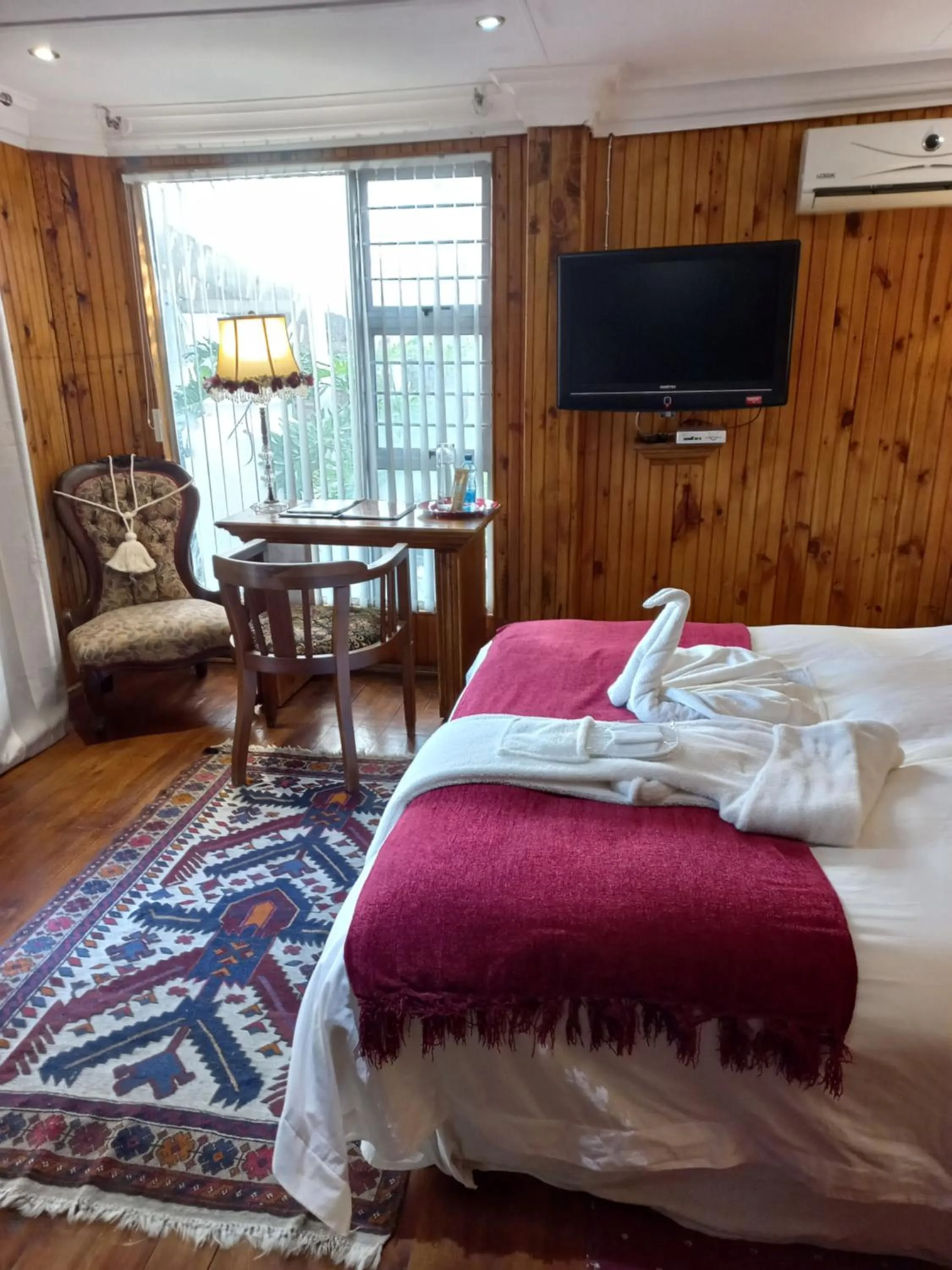 Bed in Belurana River Manor