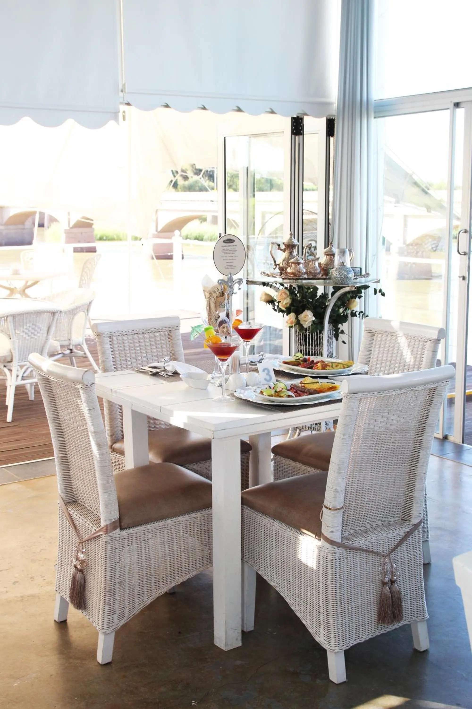 Dining area in Belurana River Manor