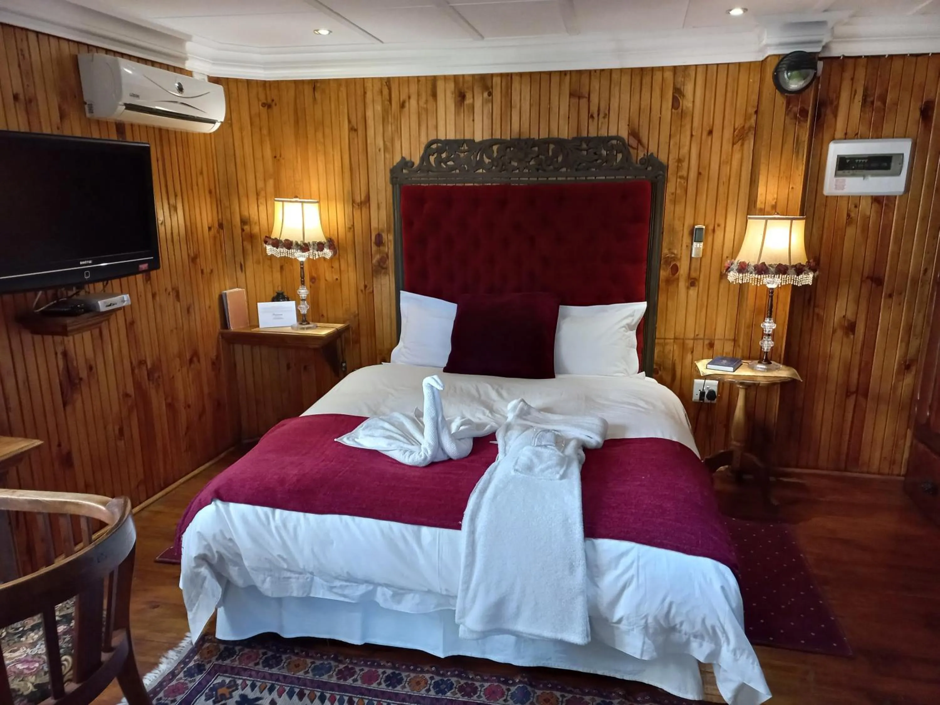 Bed in Belurana River Manor