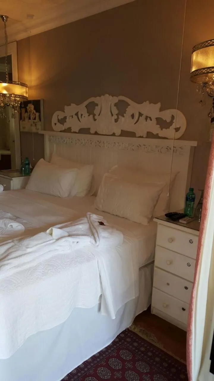 Bedroom, Bed in Belurana River Manor