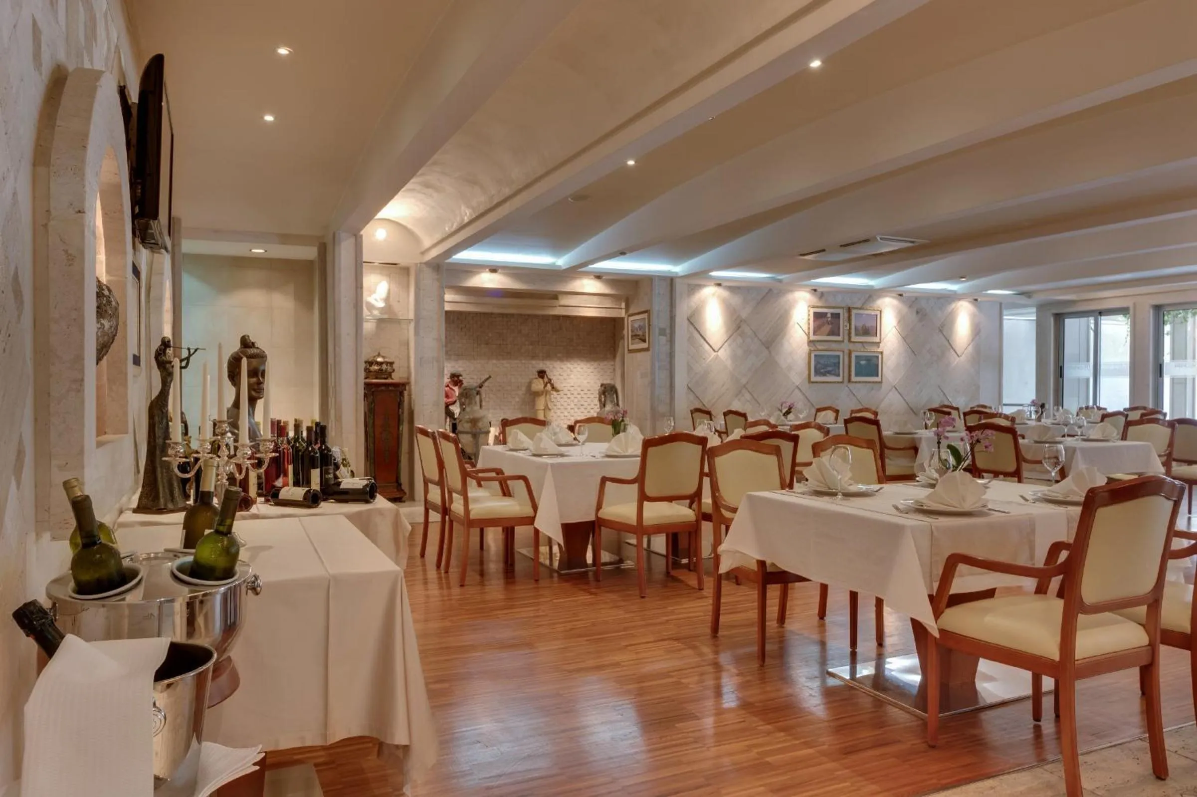 Restaurant/places to eat in Mediteran Hotel & Resort