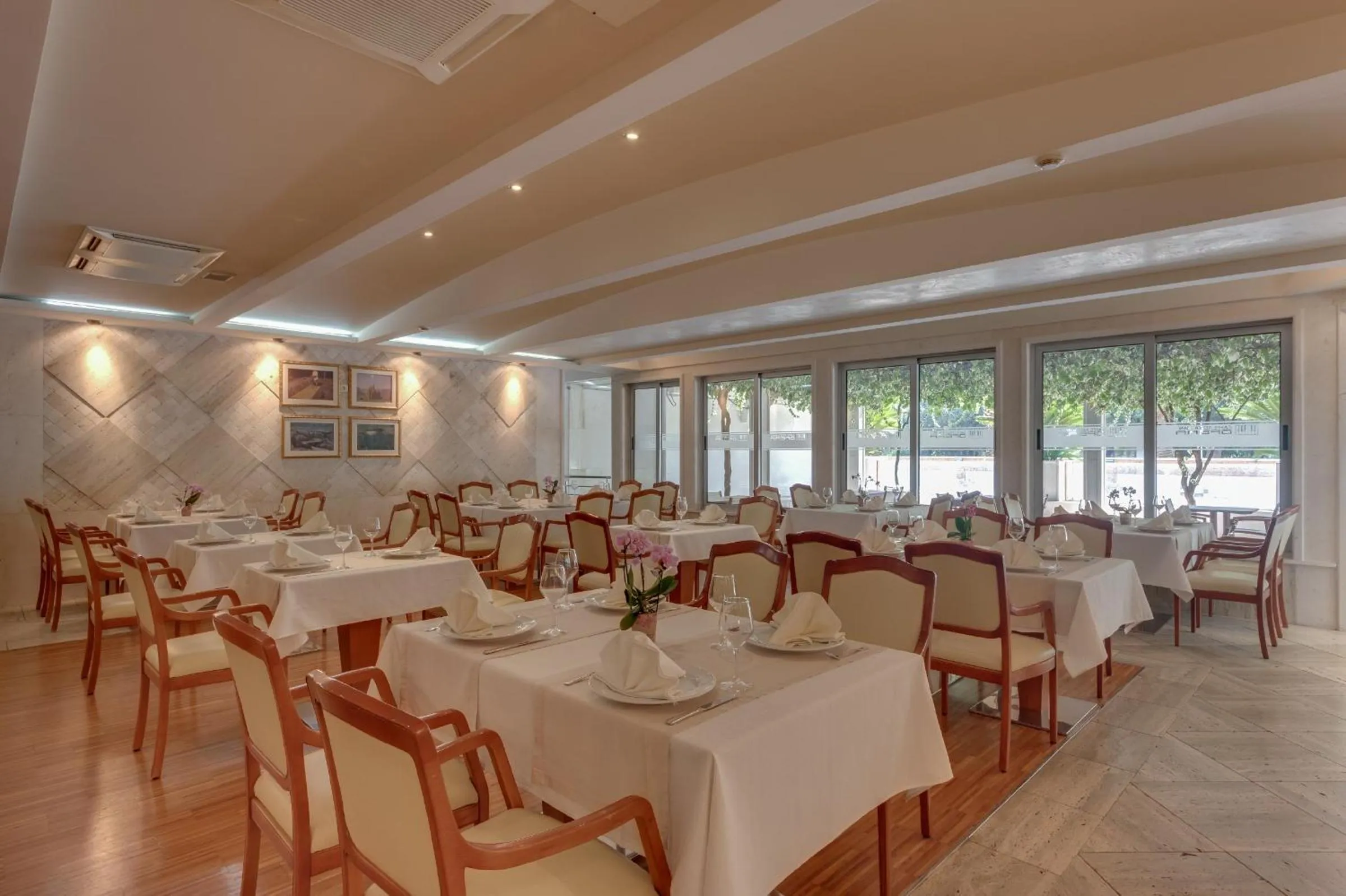 Restaurant/places to eat in Mediteran Hotel & Resort