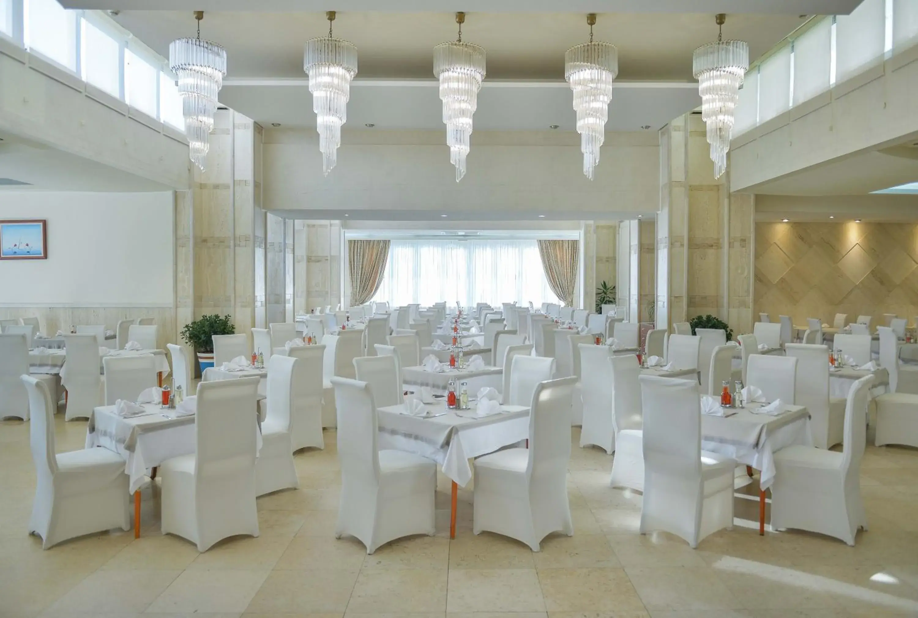 Restaurant/places to eat in Mediteran Hotel & Resort Restaurant/places to eat in Mediteran Hotel & Resort