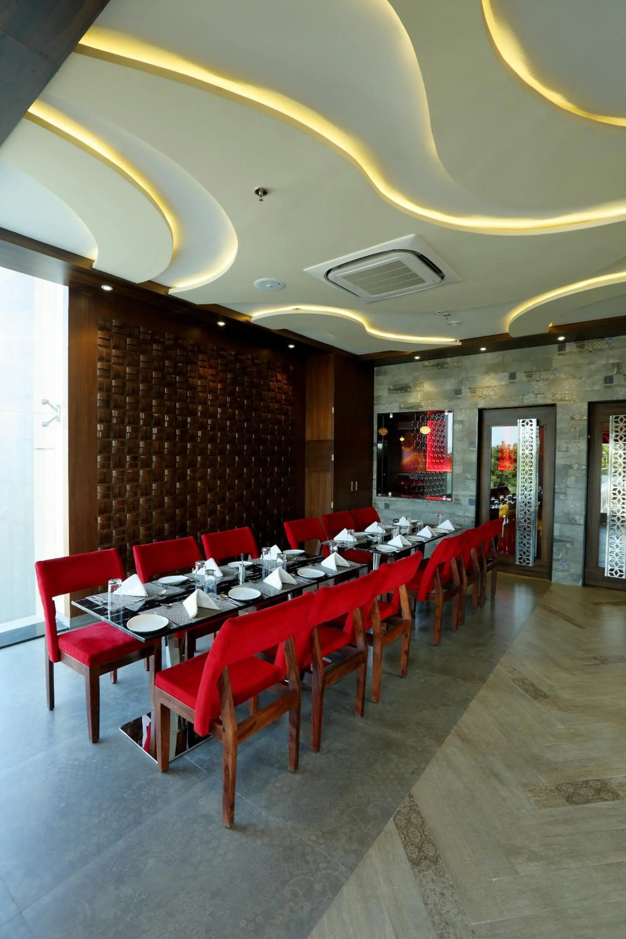 Restaurant/places to eat in Hotel Kasturi Orchid