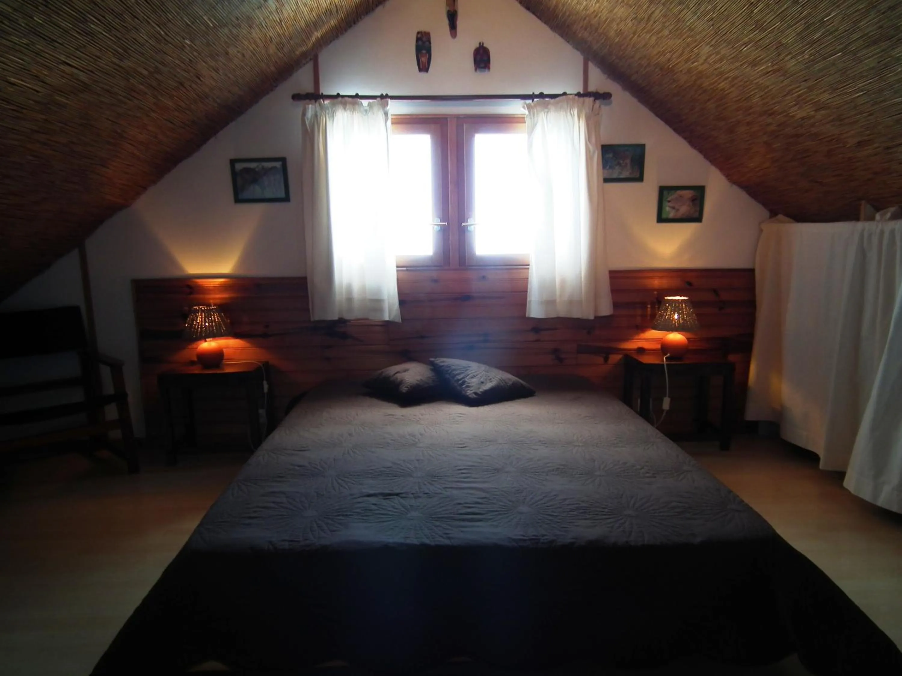Bedroom, Bed in Le Cardinal des Grands Bleus